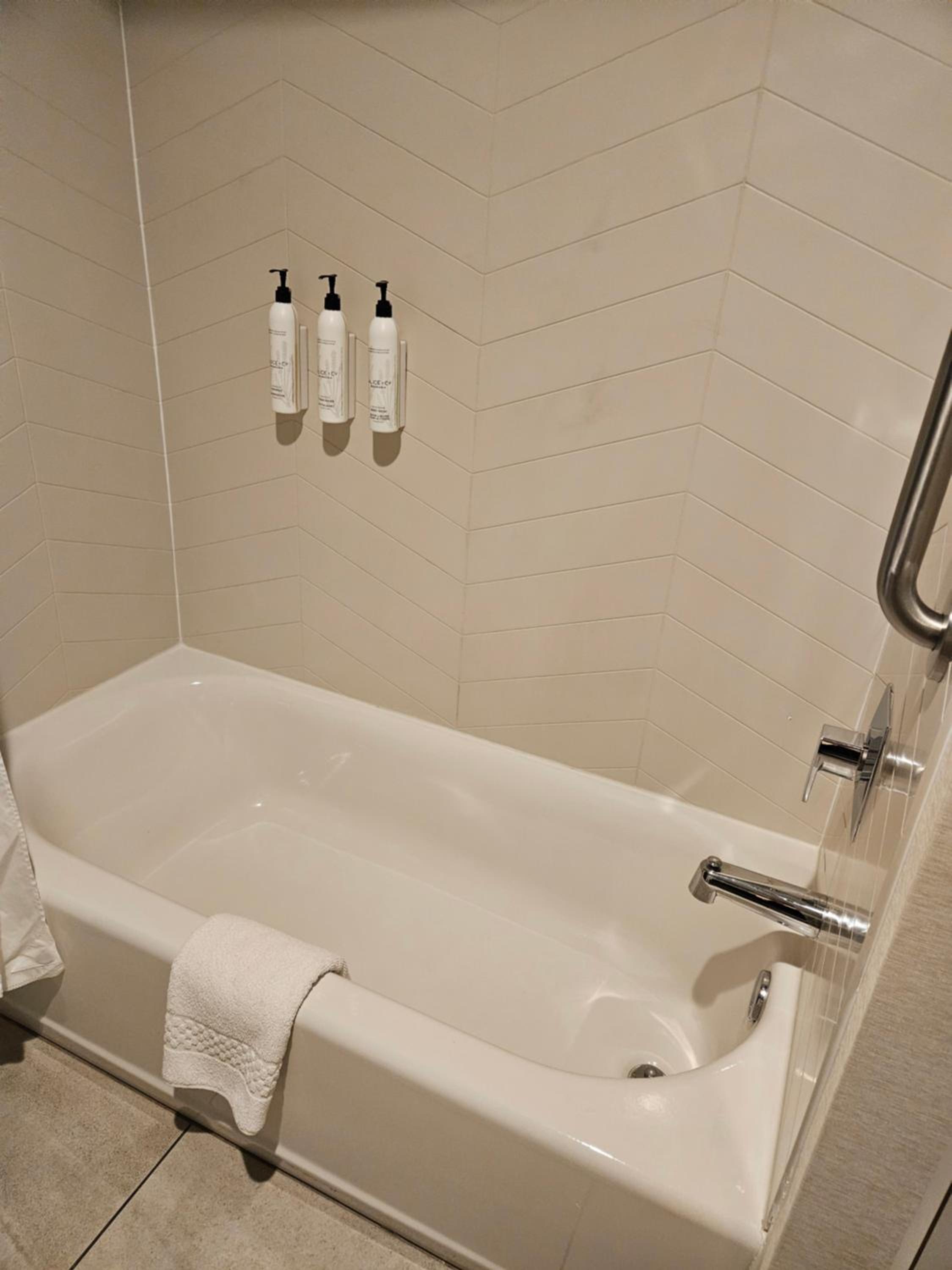 Queen Room with Two Queen Beds - Hearing Accessible - Photo 5