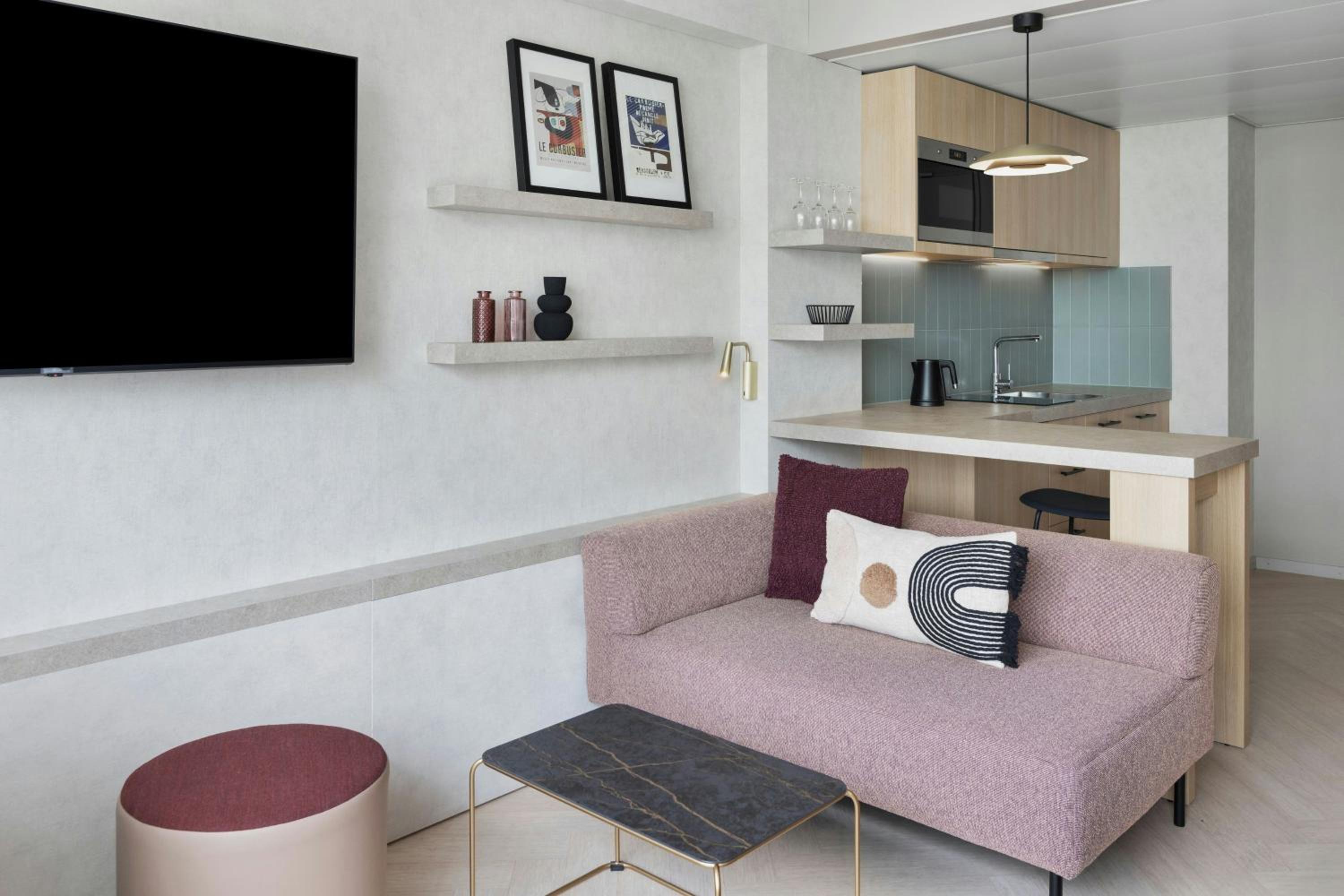 Comfort Queen Studio - High Floor thumbnail 6
