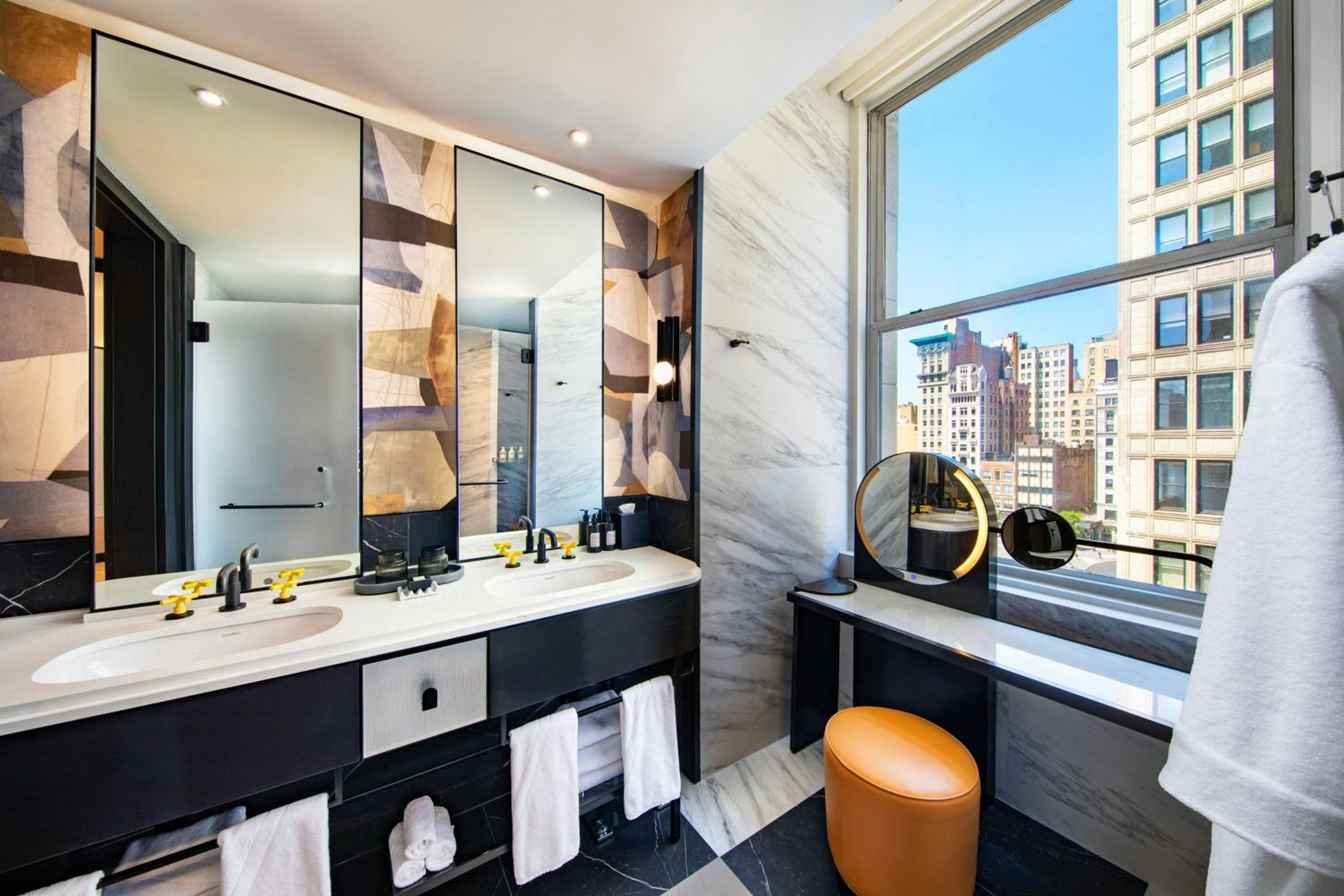 Urban King Suite