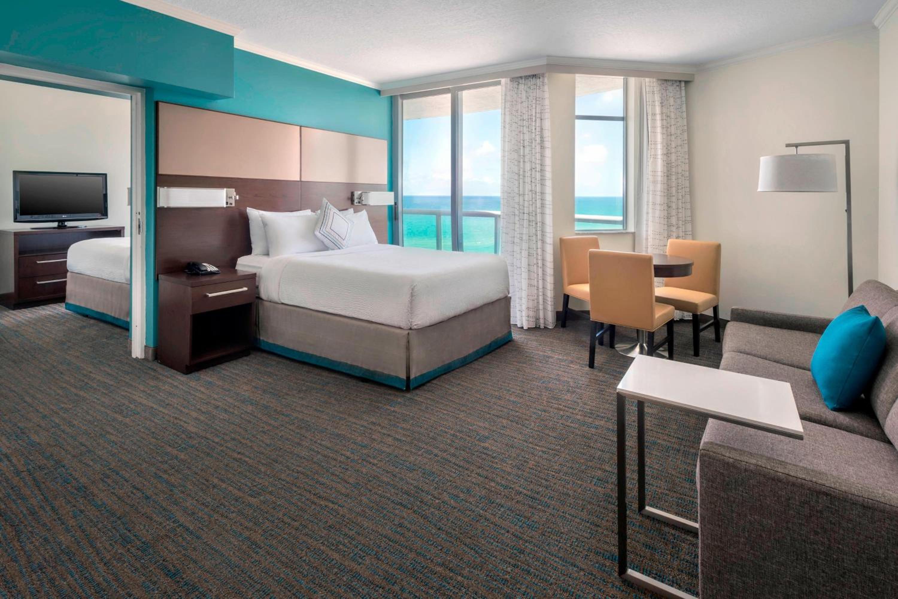 One-Bedroom Suite with Ocean View - Hearing Accessible - Photo 1
