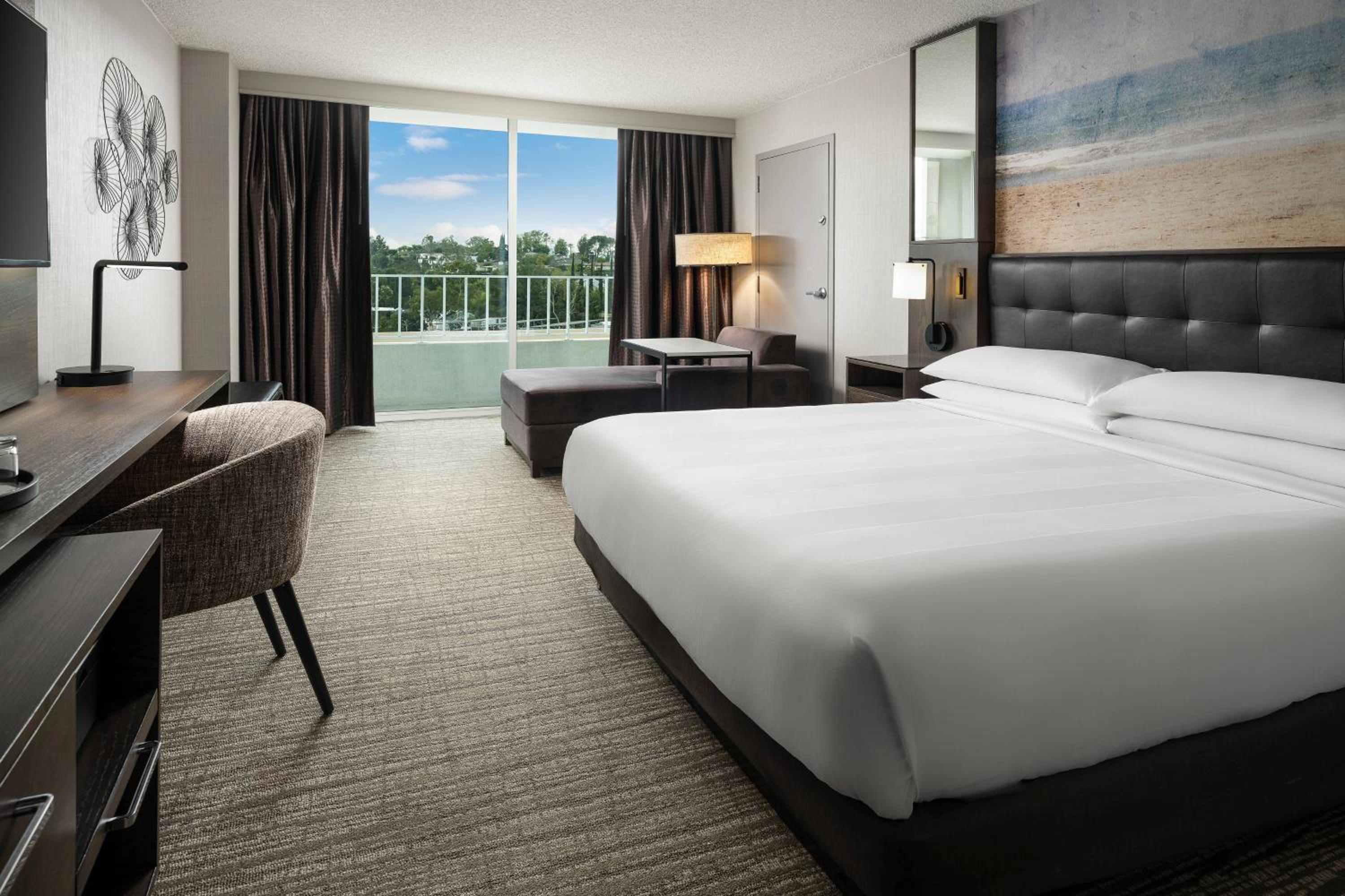 King Room - Club Level/M Club Lounge Access - Mobility Accessible with Tub photo 1