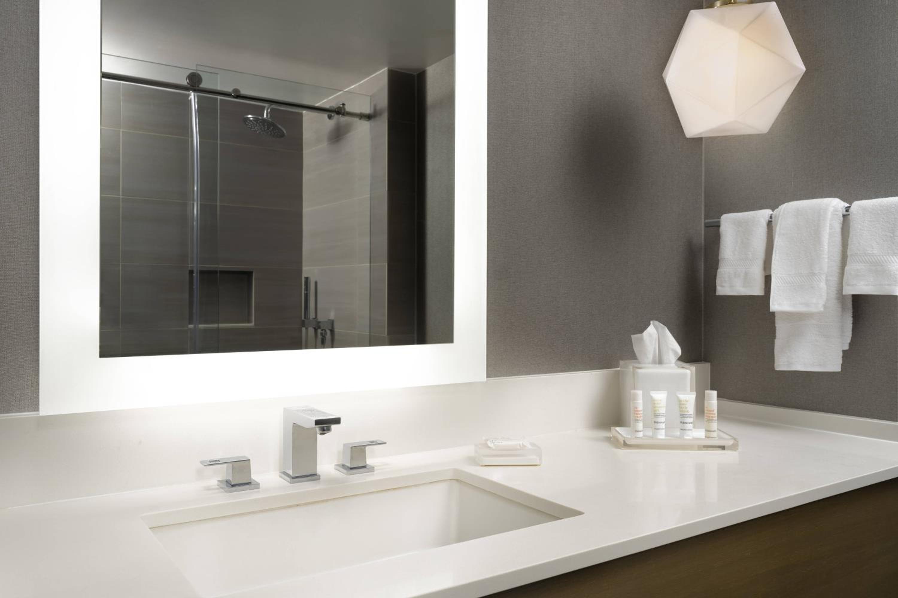 Ideal King Room with Balcony - Mobility/Hearing Accessible with Roll-In Shower photo 2