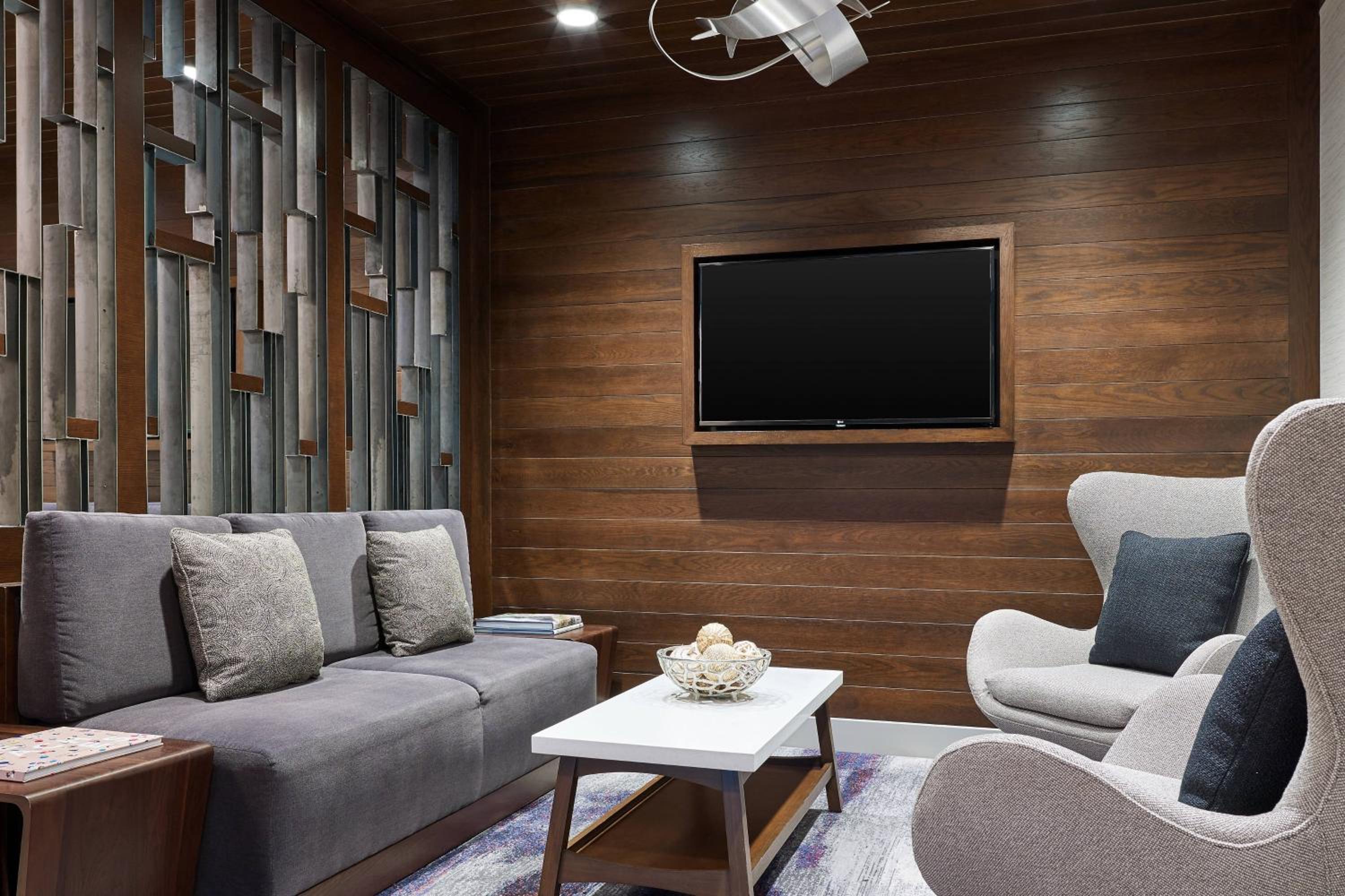 King Room - Club Level/M Club Lounge Access - Mobility Accessible with Tub, photo 6