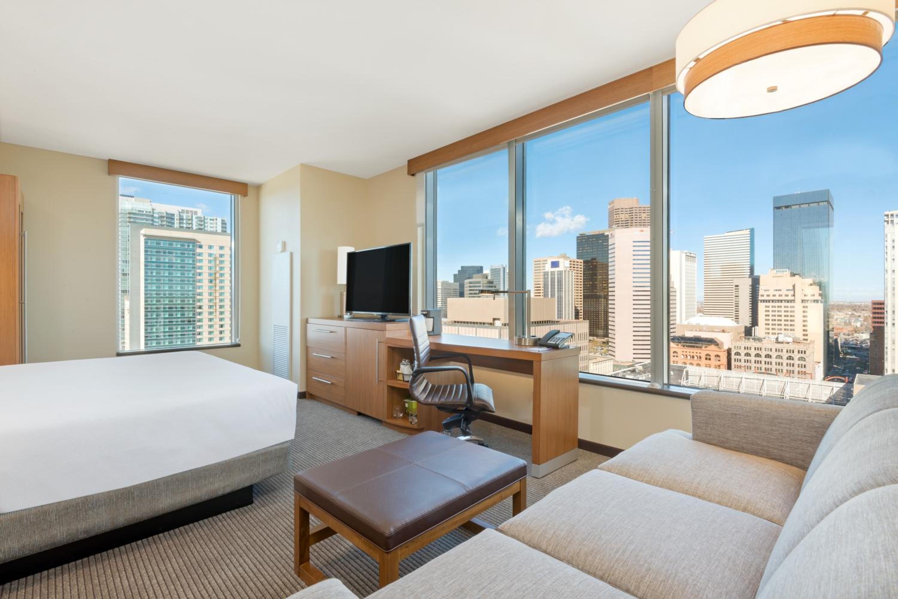 Corner King Room with View