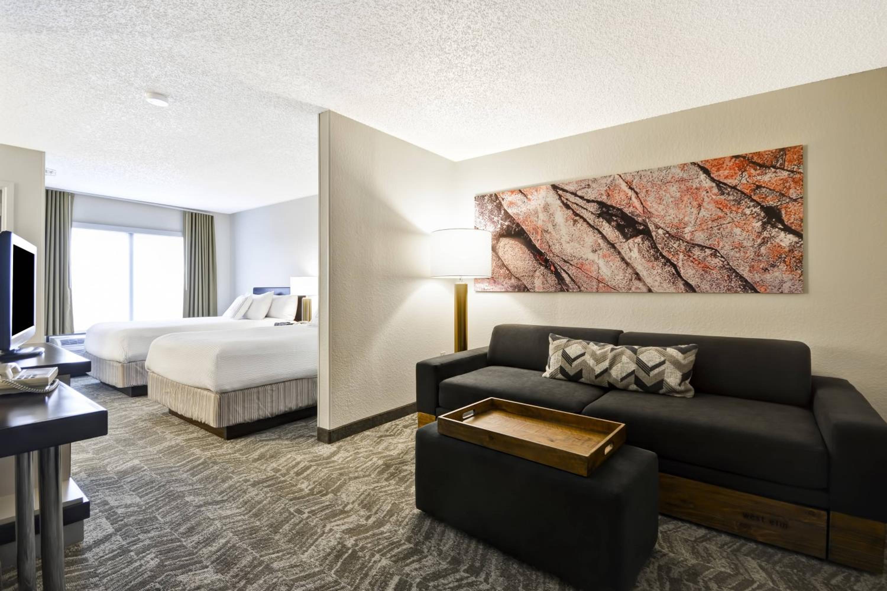Suite with Two Double Beds and Adapted Tub - Mobility and Hearing Accessible