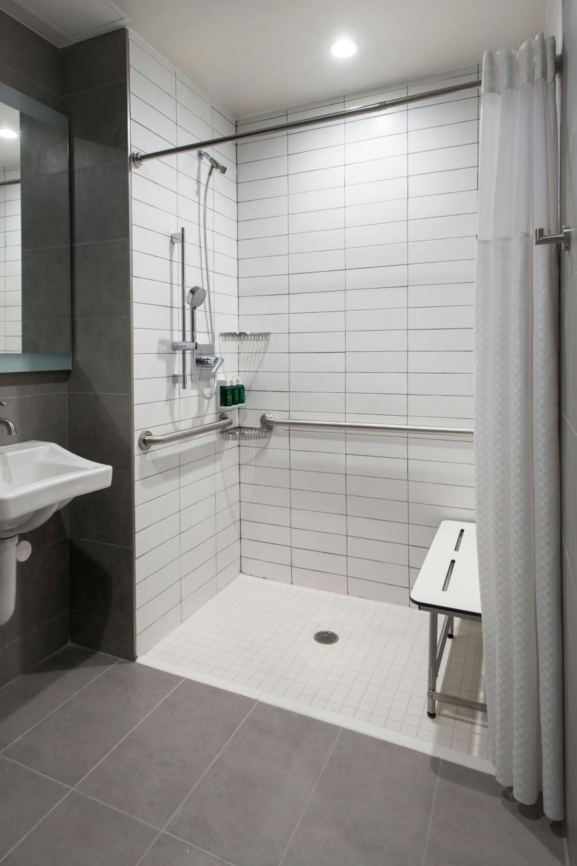 Studio Suite with Two Queen Beds - Mobility and Hearing Accessible with Roll-in Shower photo 3