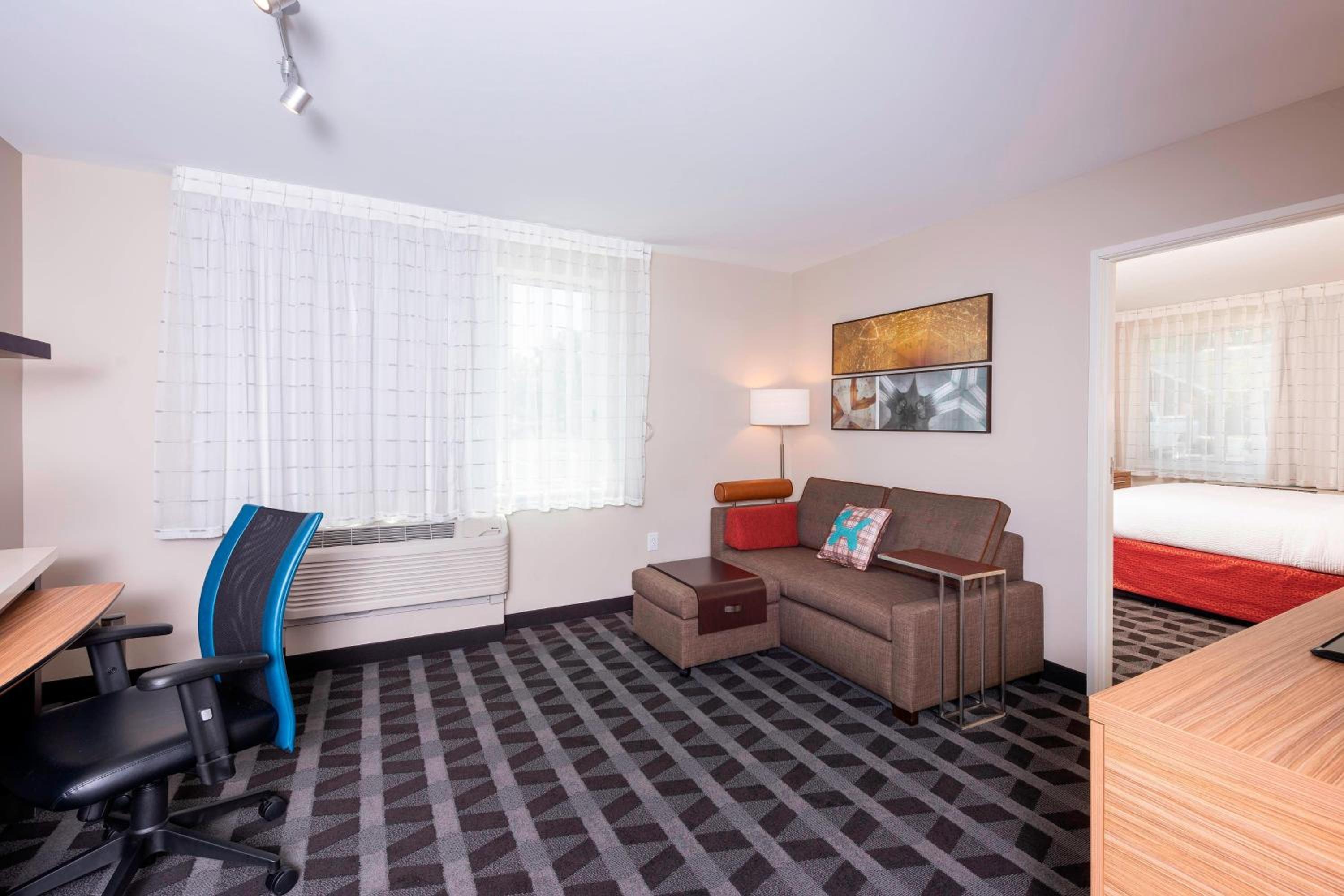 Queen Room with Two Queen Beds with Roll-In Shower and City View - Mobility Accessible