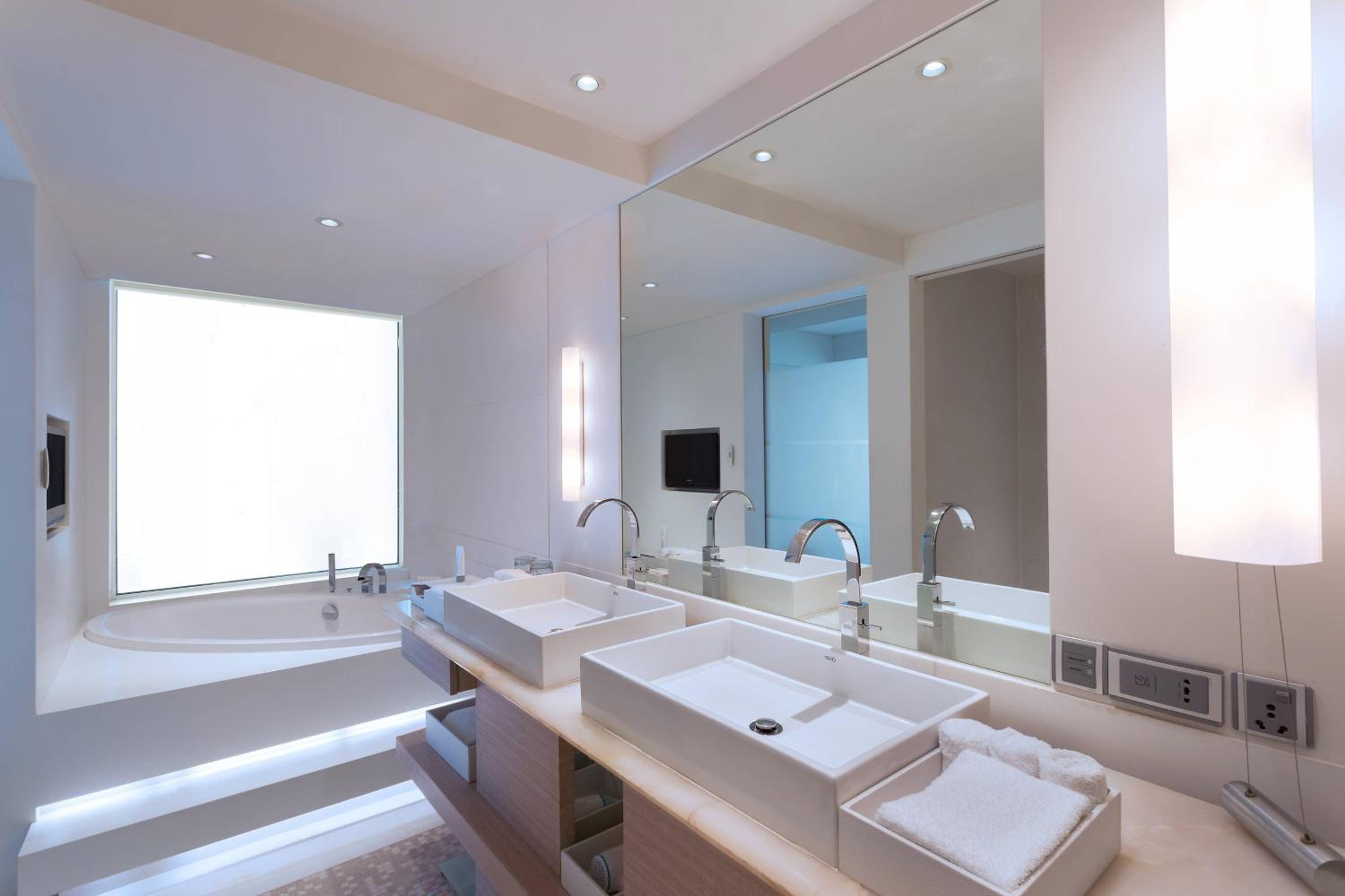 One-Bedroom Presidential Suite with Executive Lounge Access