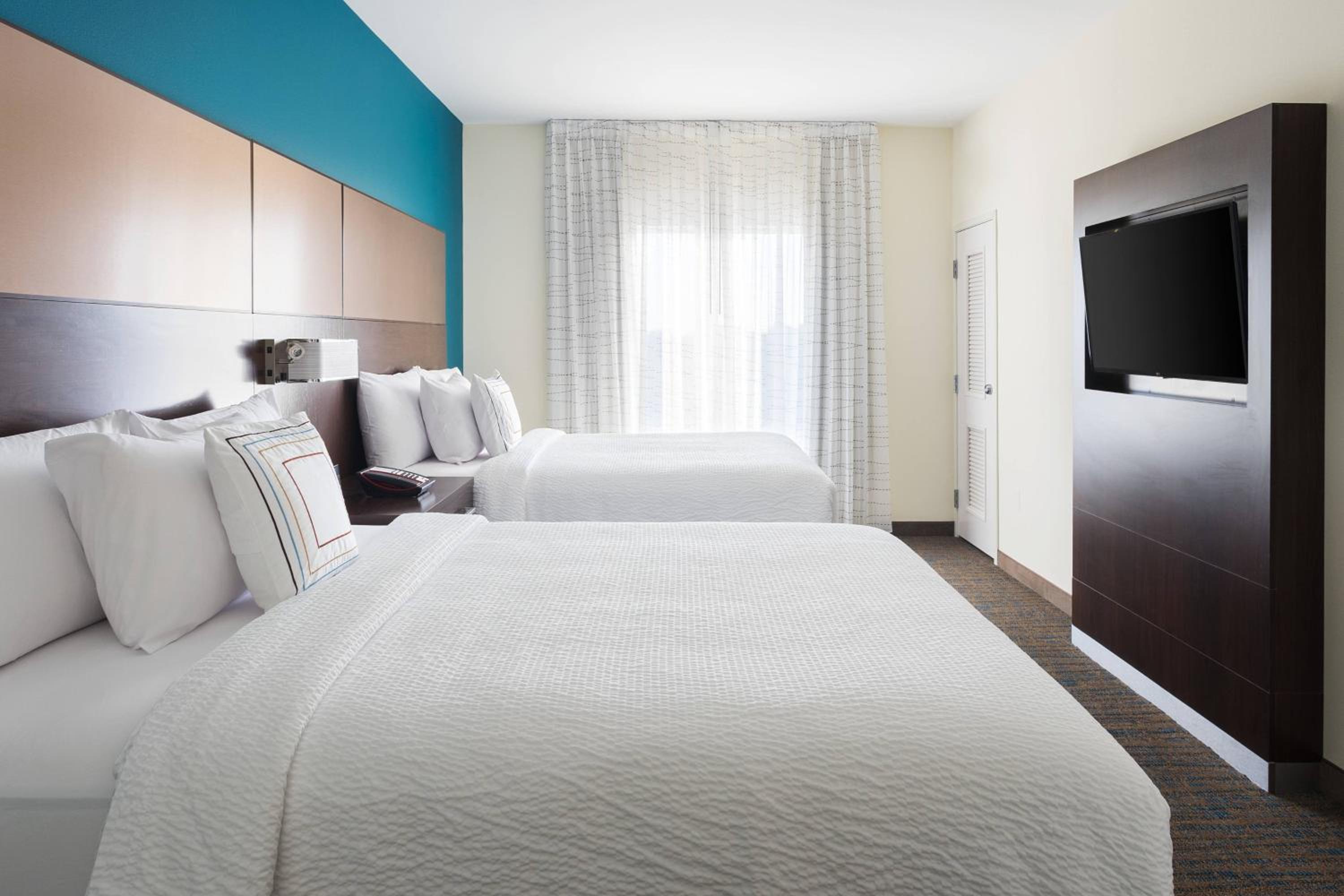 Two-Bedroom Suite - Hearing Accessible photo 2
