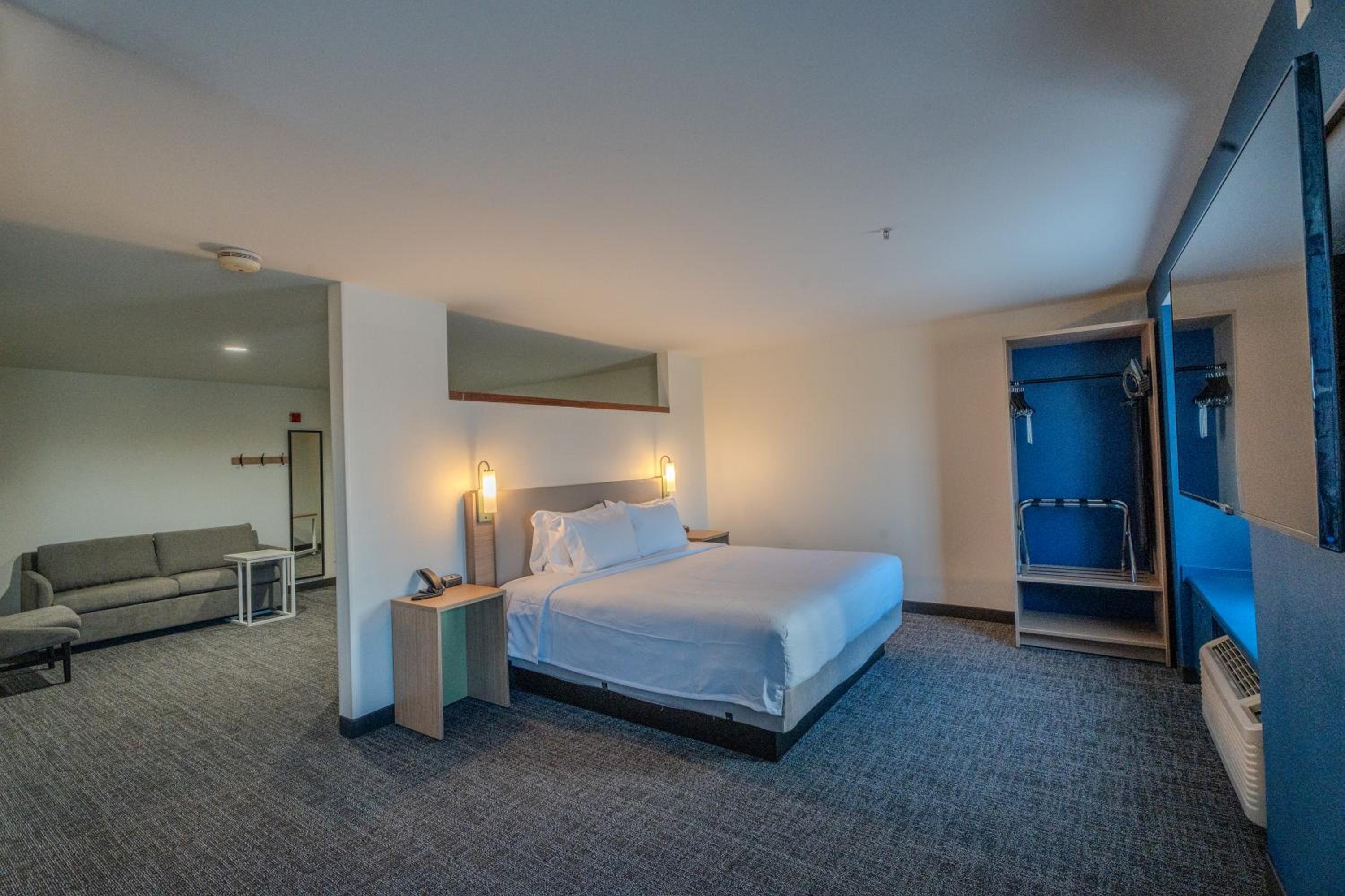 King Suite - Photo 6