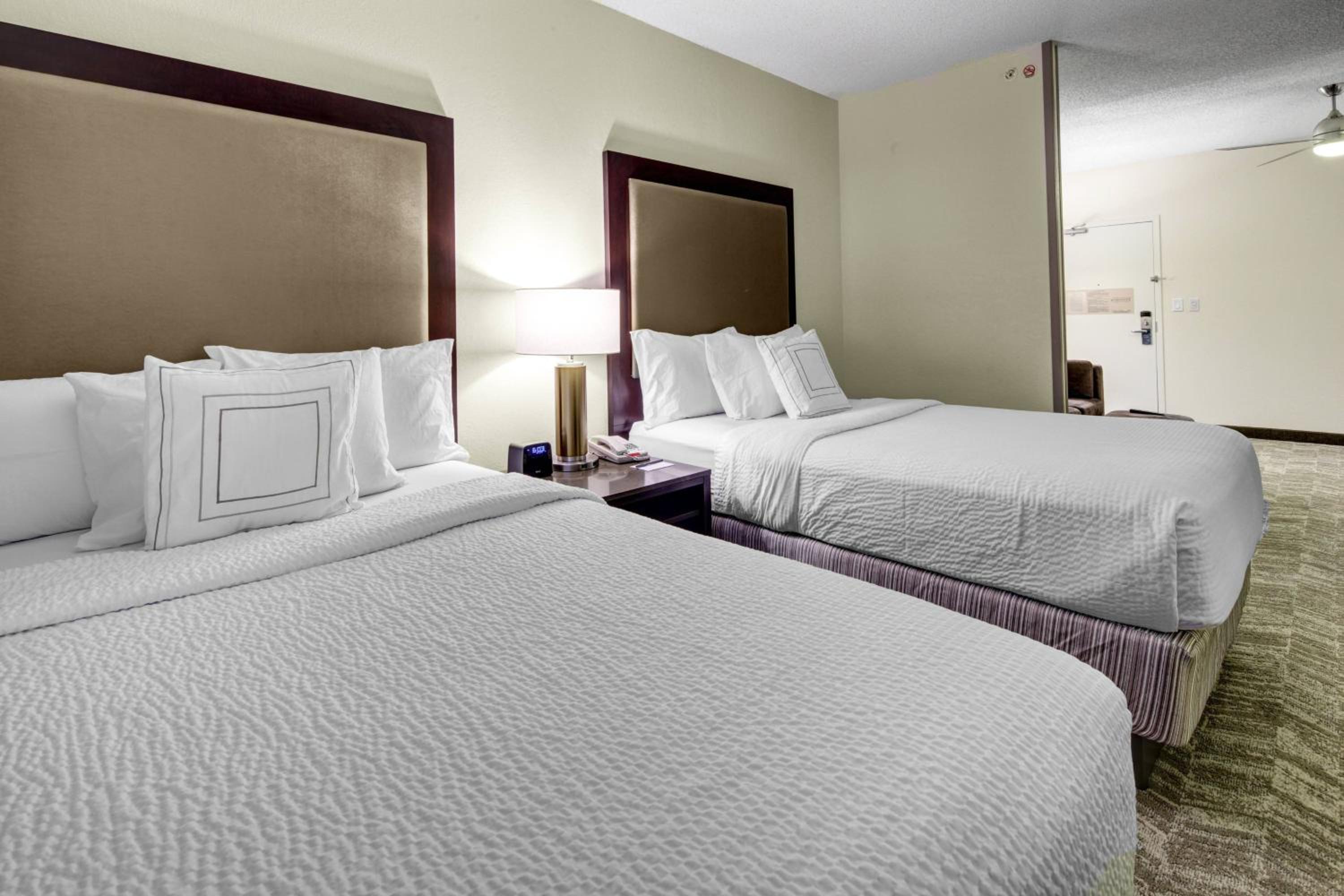 Queen Suite with Two Queen Beds, Roll-In Shower and Trundle Sofa - Mobility Access/Hearing Accessible