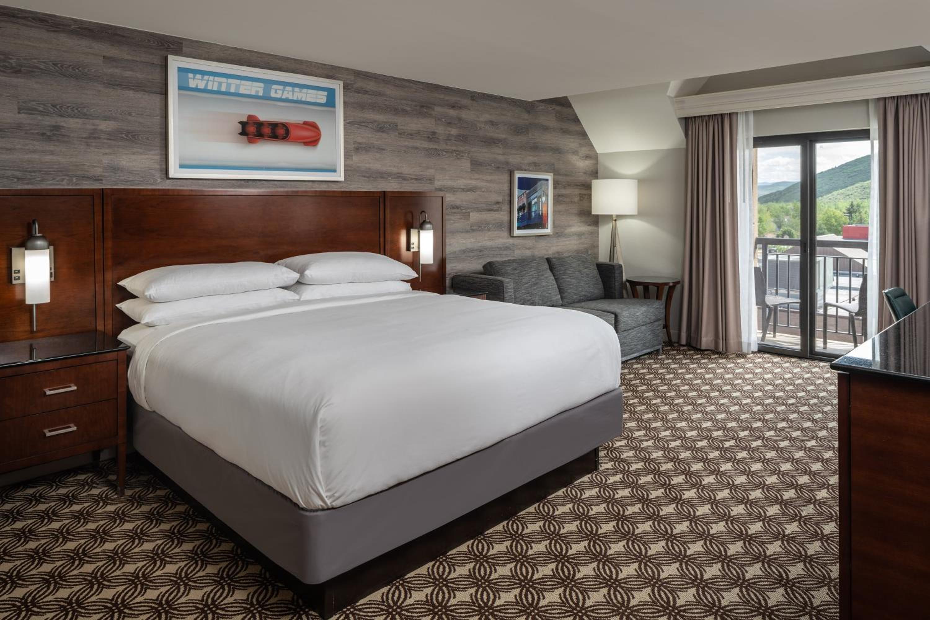 Junior Suite, 1 King, Corner room, Balcony photo 3