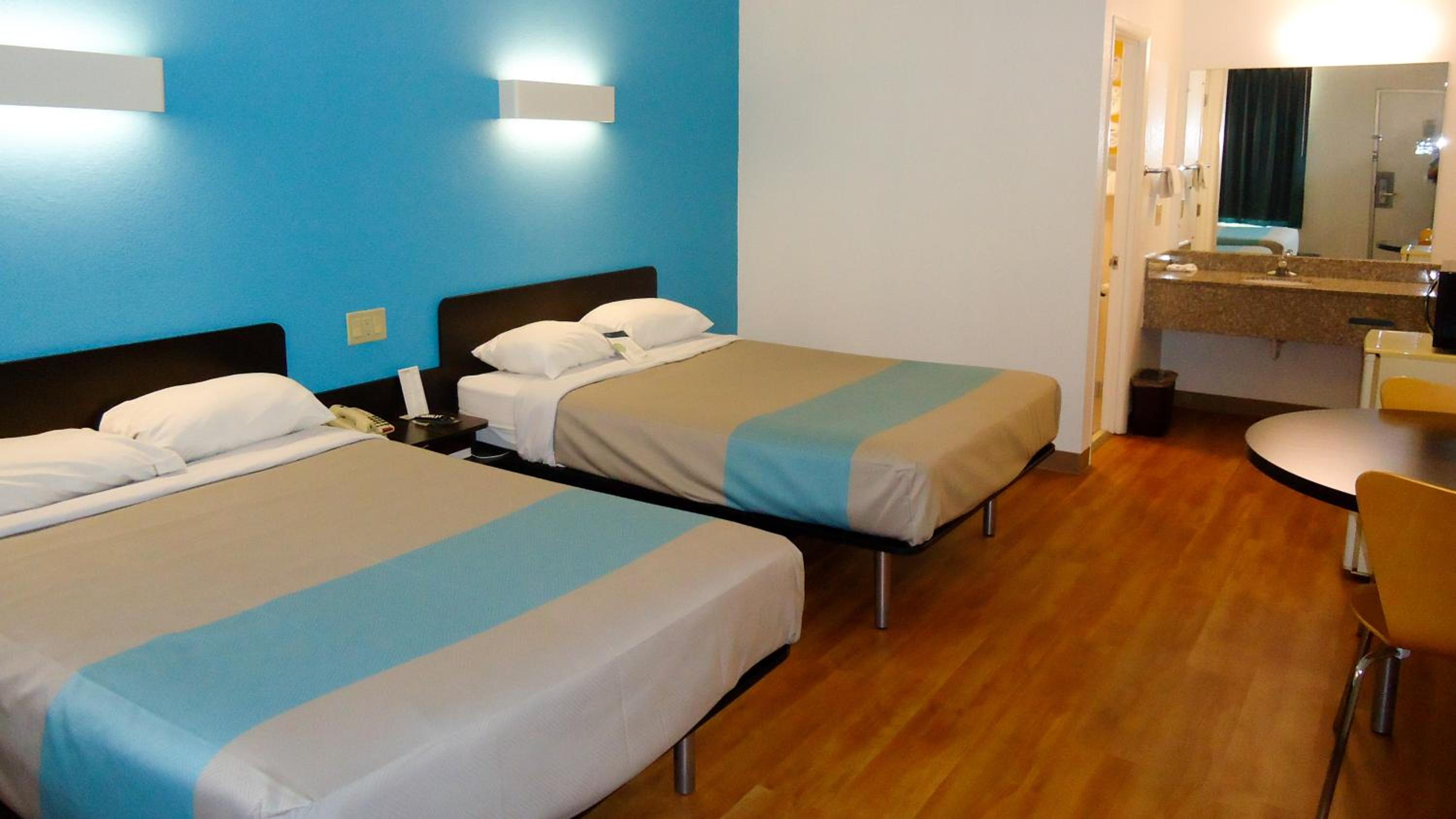 Standard Double Room with Two Double Beds - Photo 2