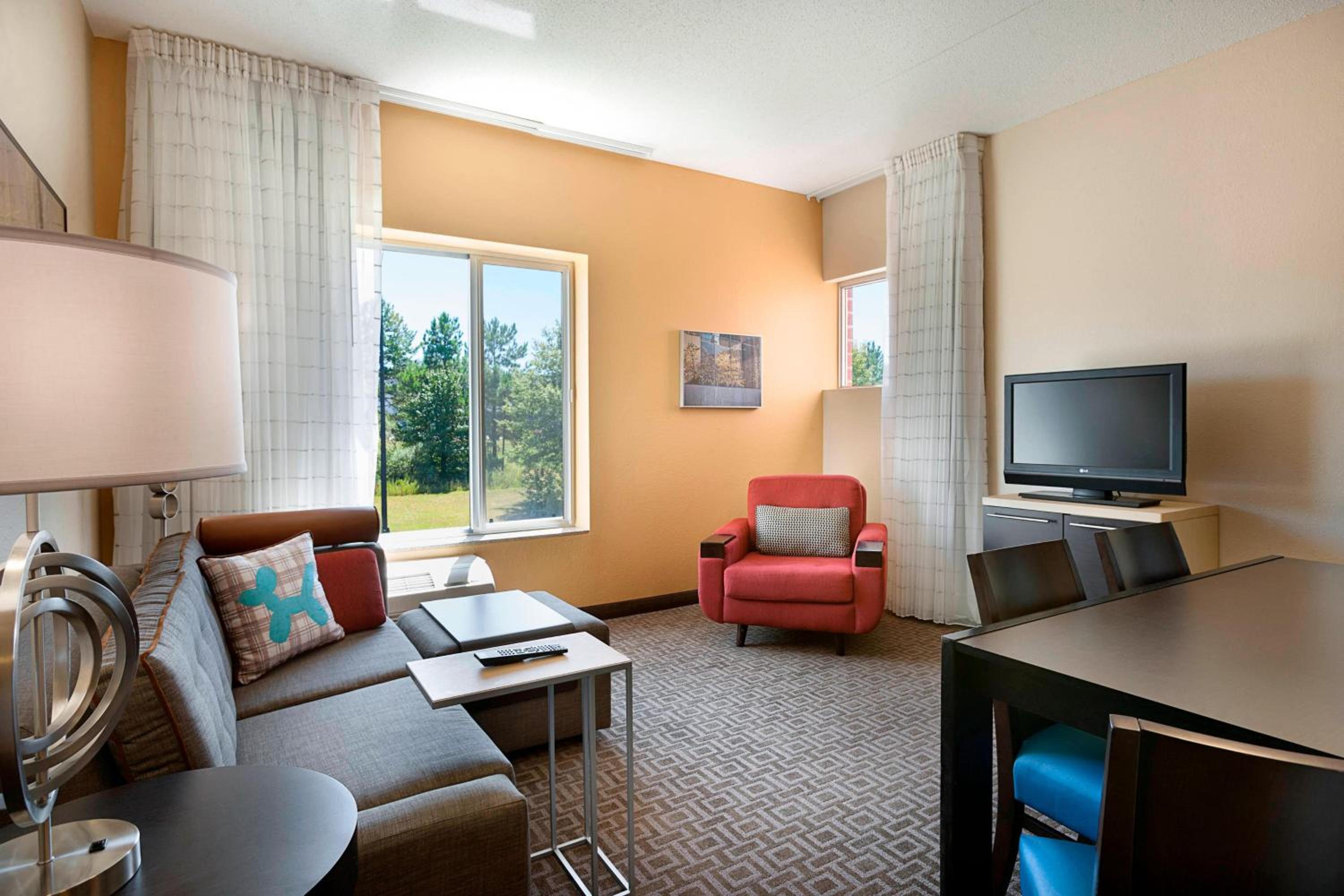 Two-Bedroom Suite - Photo 4