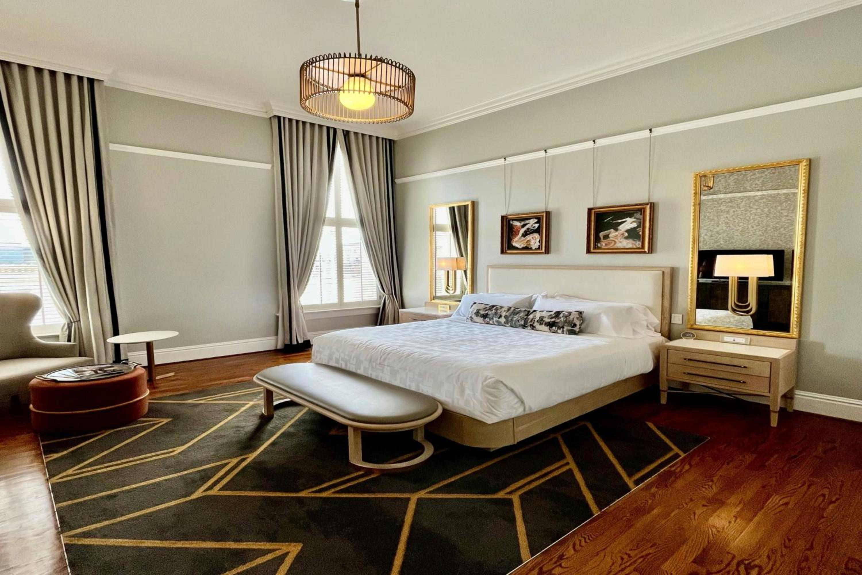 Deluxe King Room - Photo 7