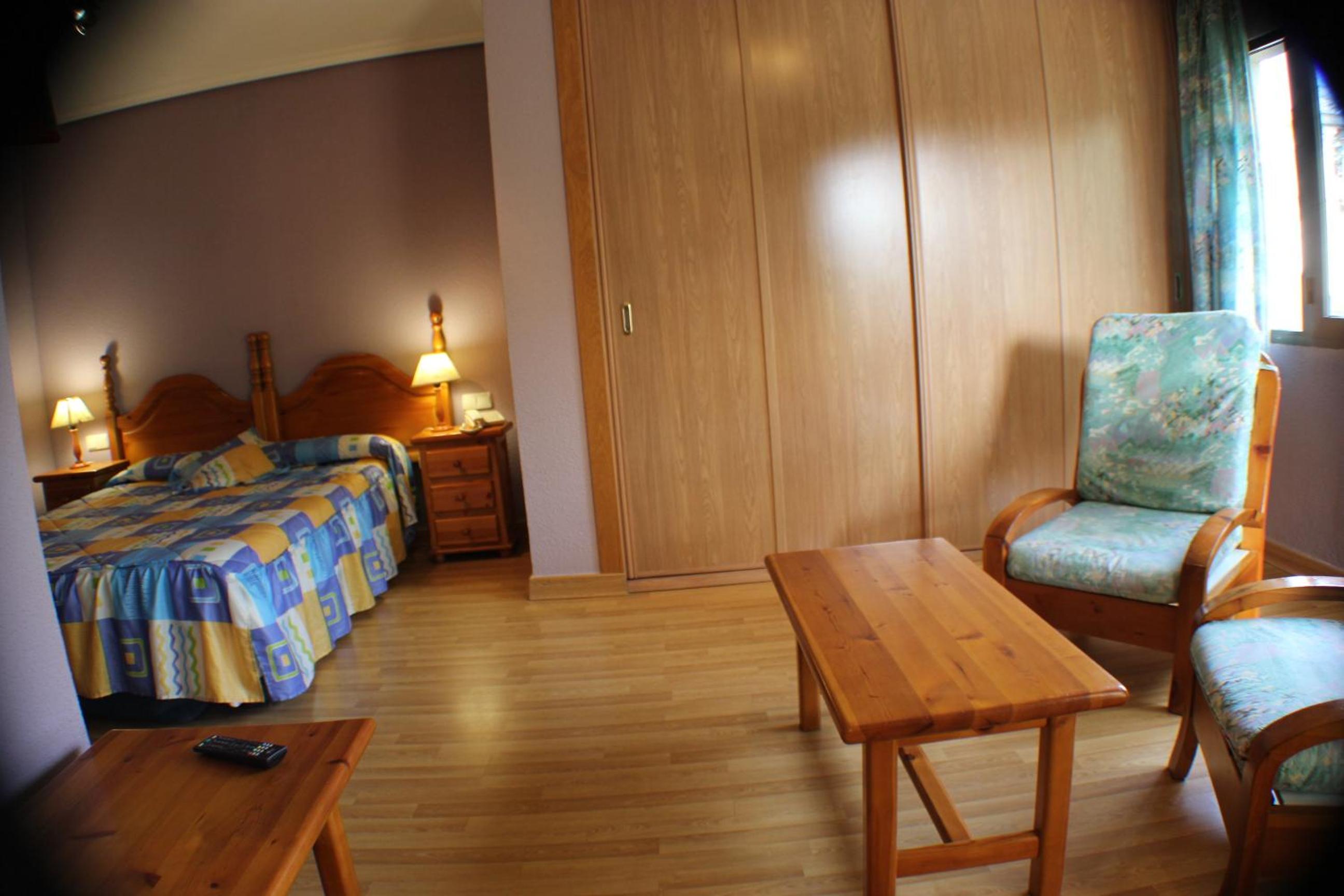 Standard Double Room - Photo 7