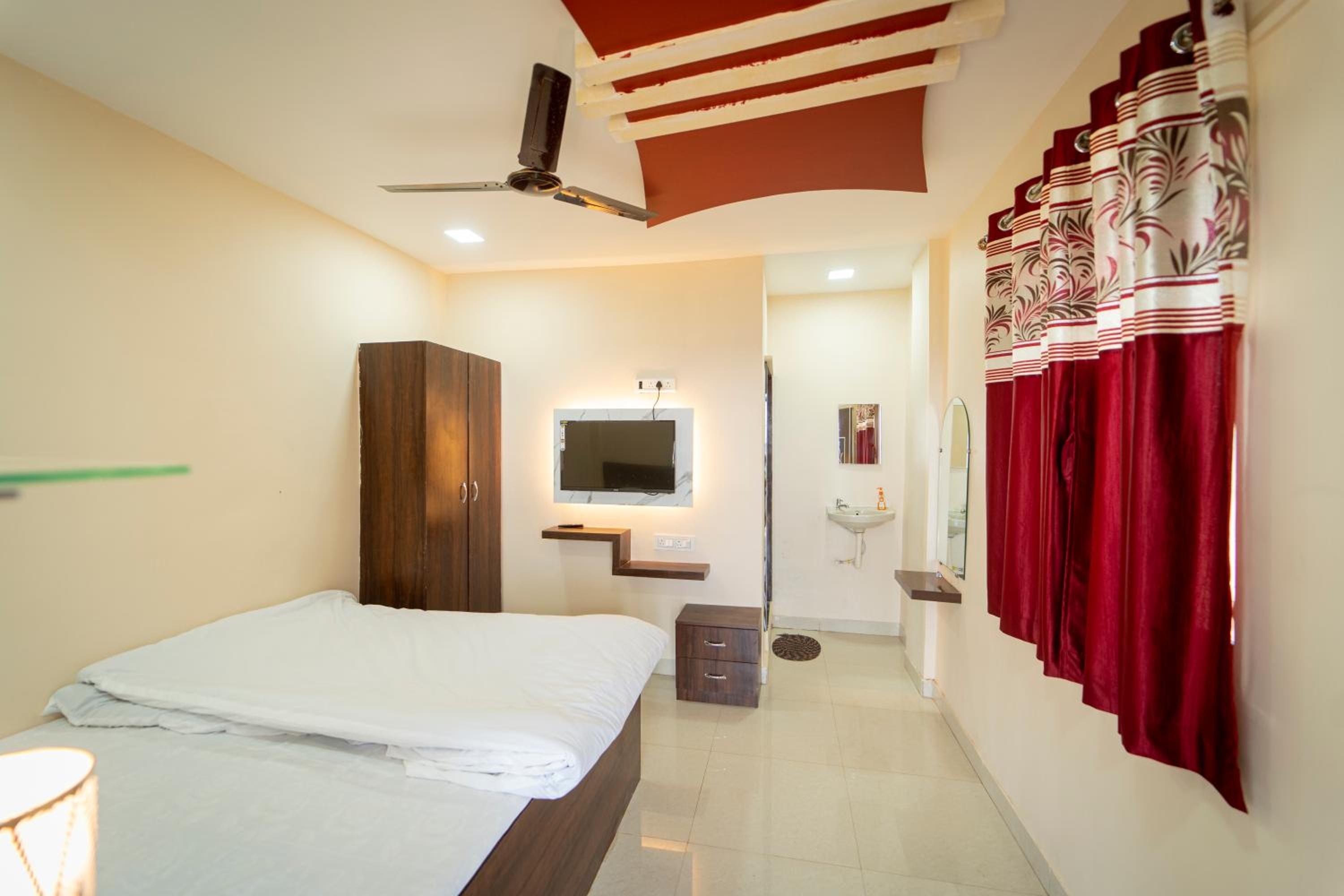 Double Room with Balcony - Photo 4