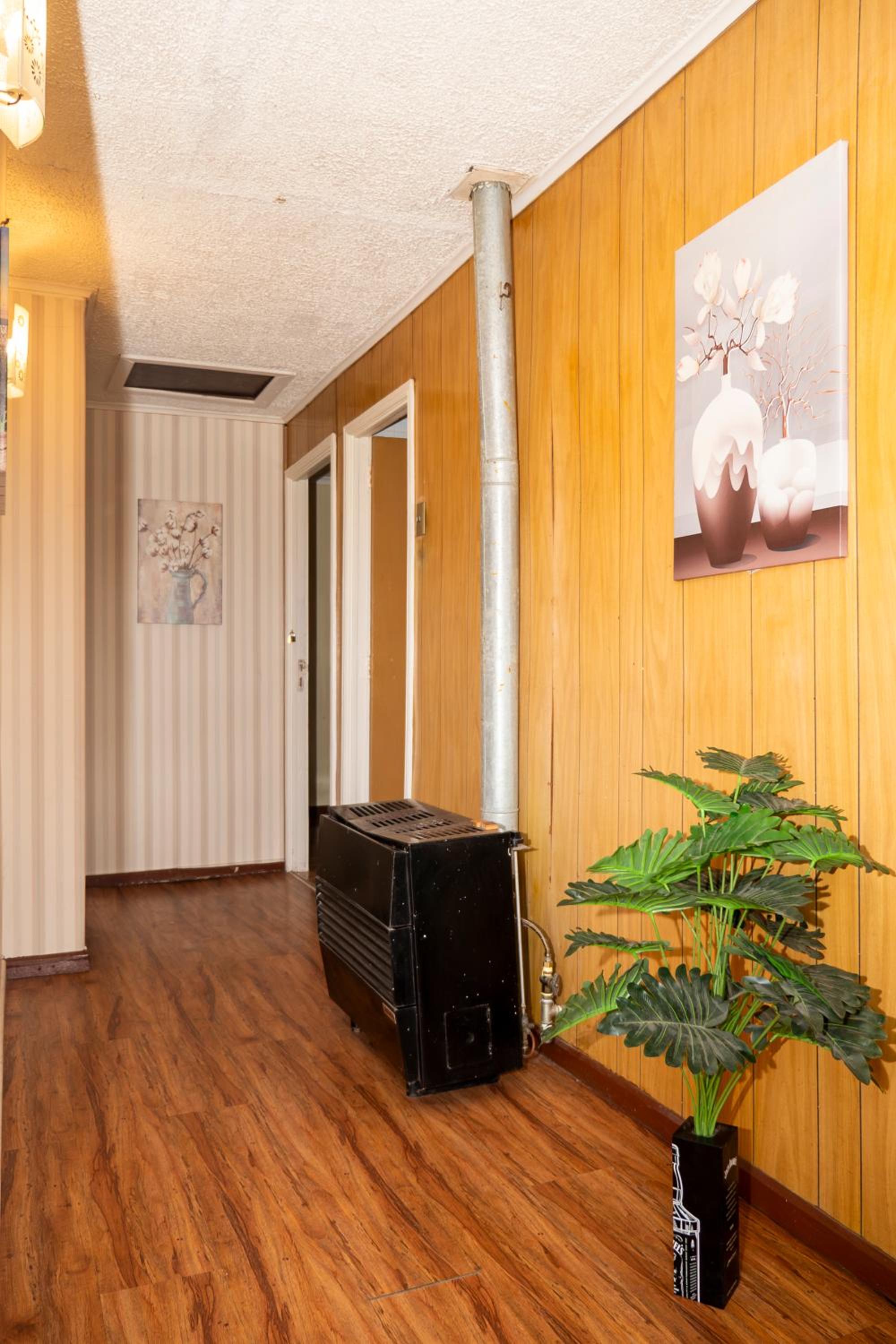 Apartment With Shared Bathroom photo 2