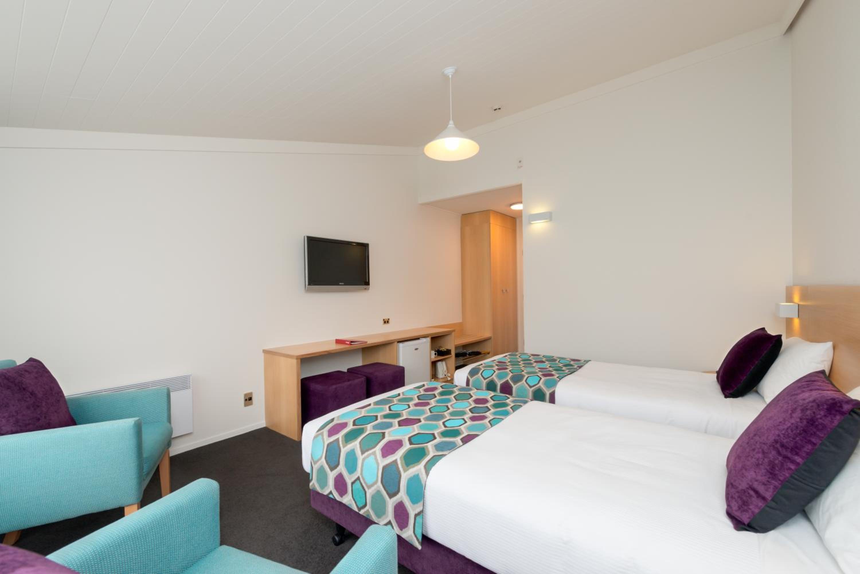 Standard Twin Room - Photo 3