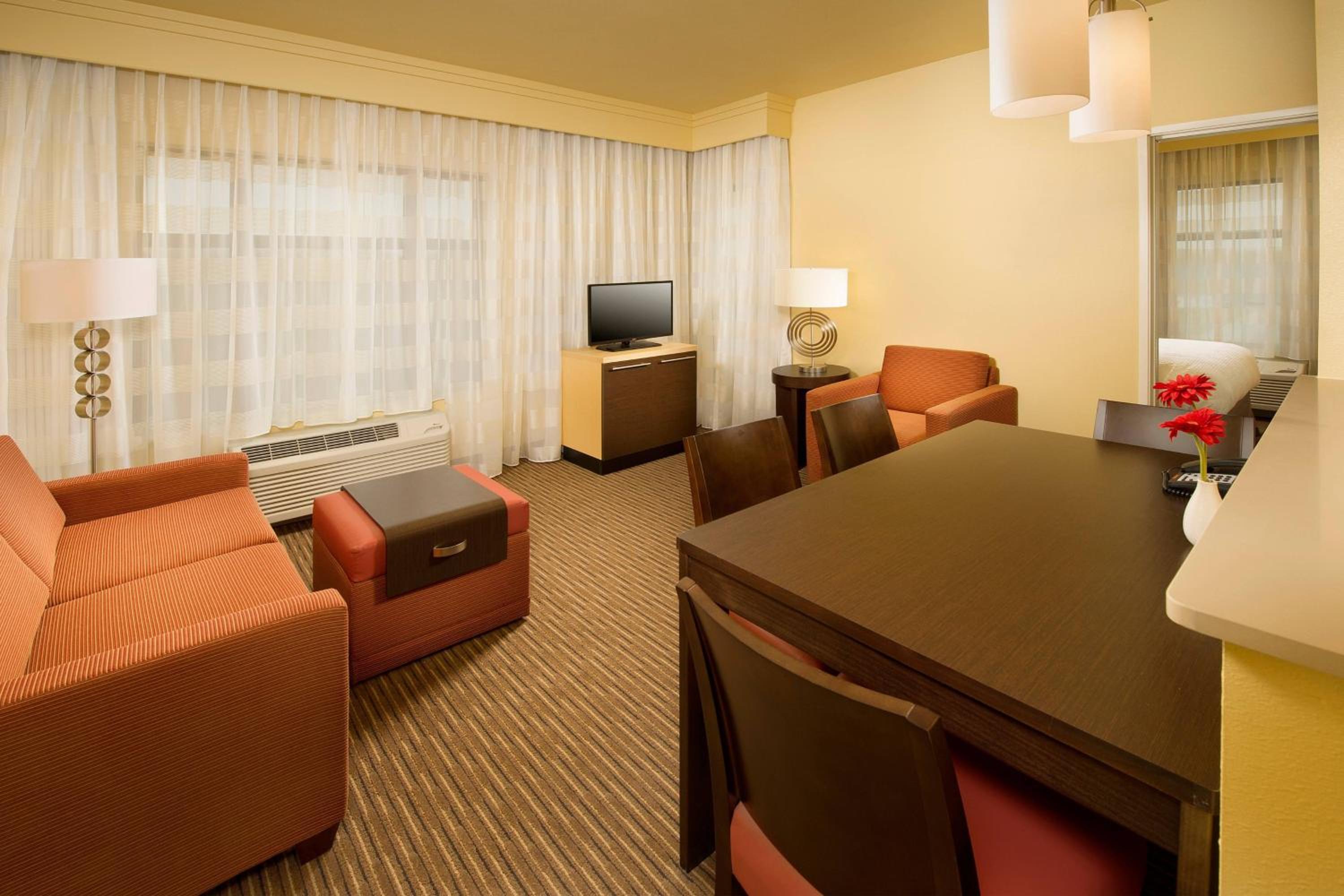 Two-Bedroom Queen Suite with Roll-in Shower - Mobility and Hearing Accessible photo 1