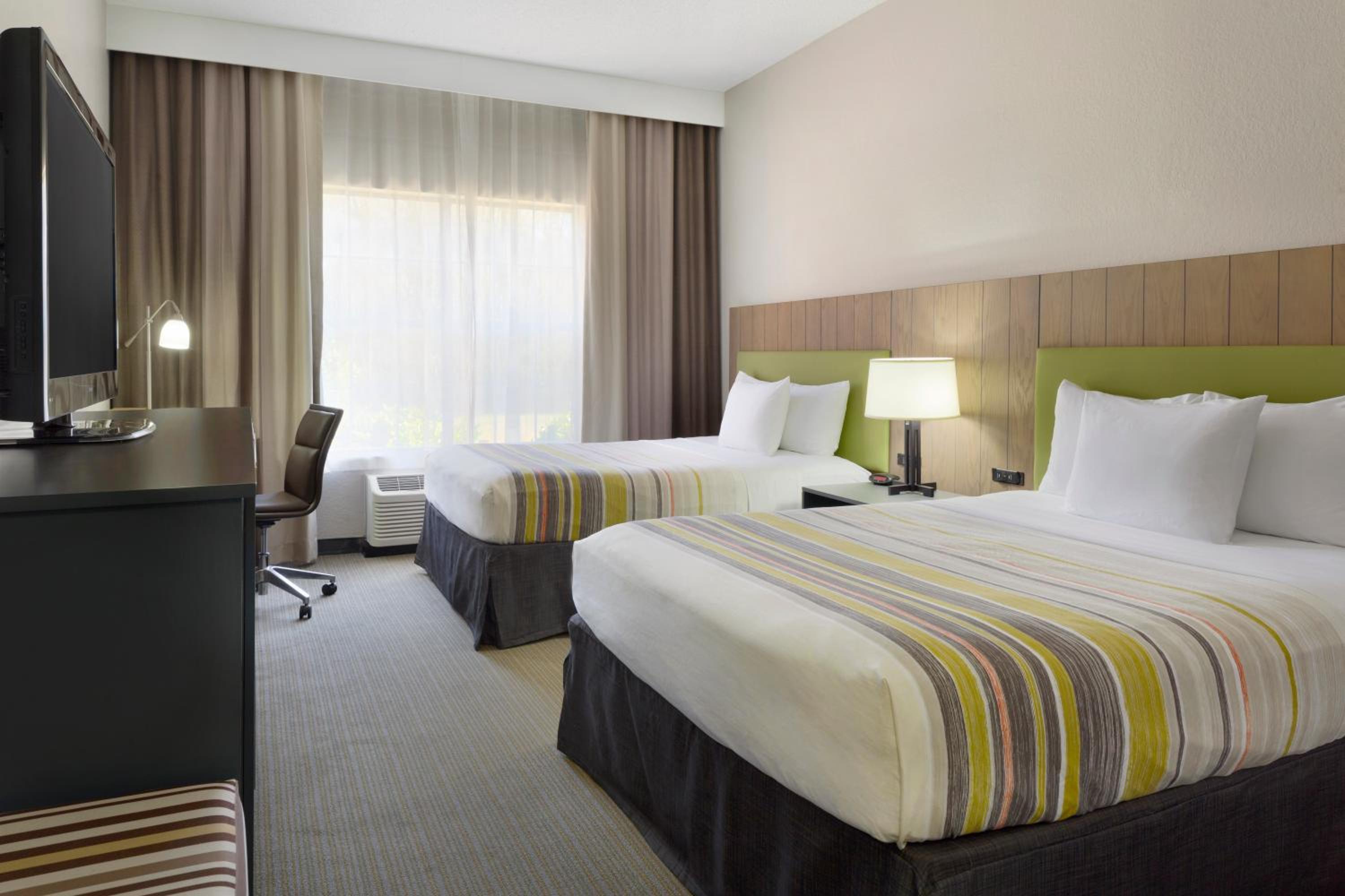 Queen Room with Two Queen Beds - Non-Smoking - Photo 1