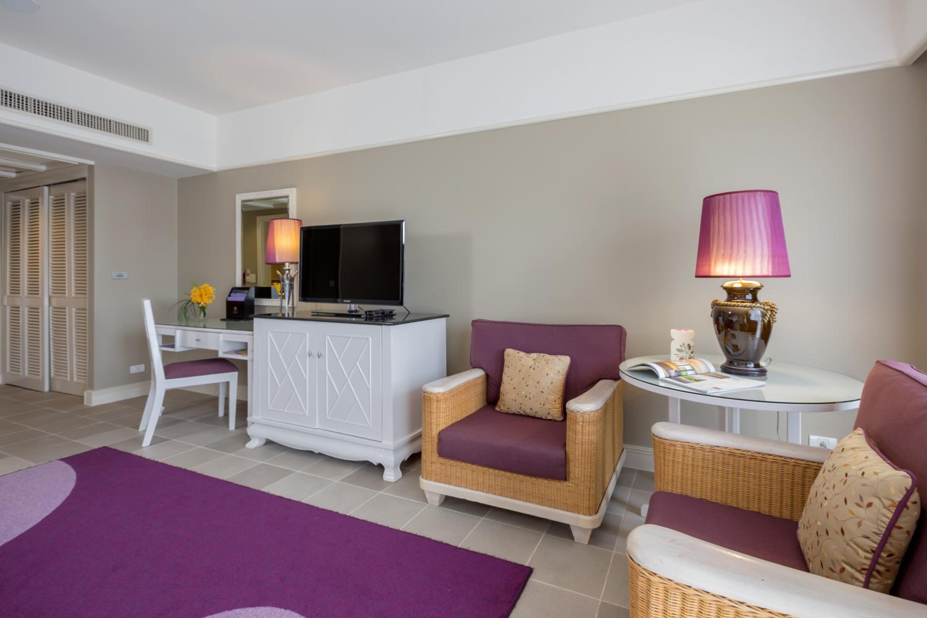Laguna King Room - Photo 3