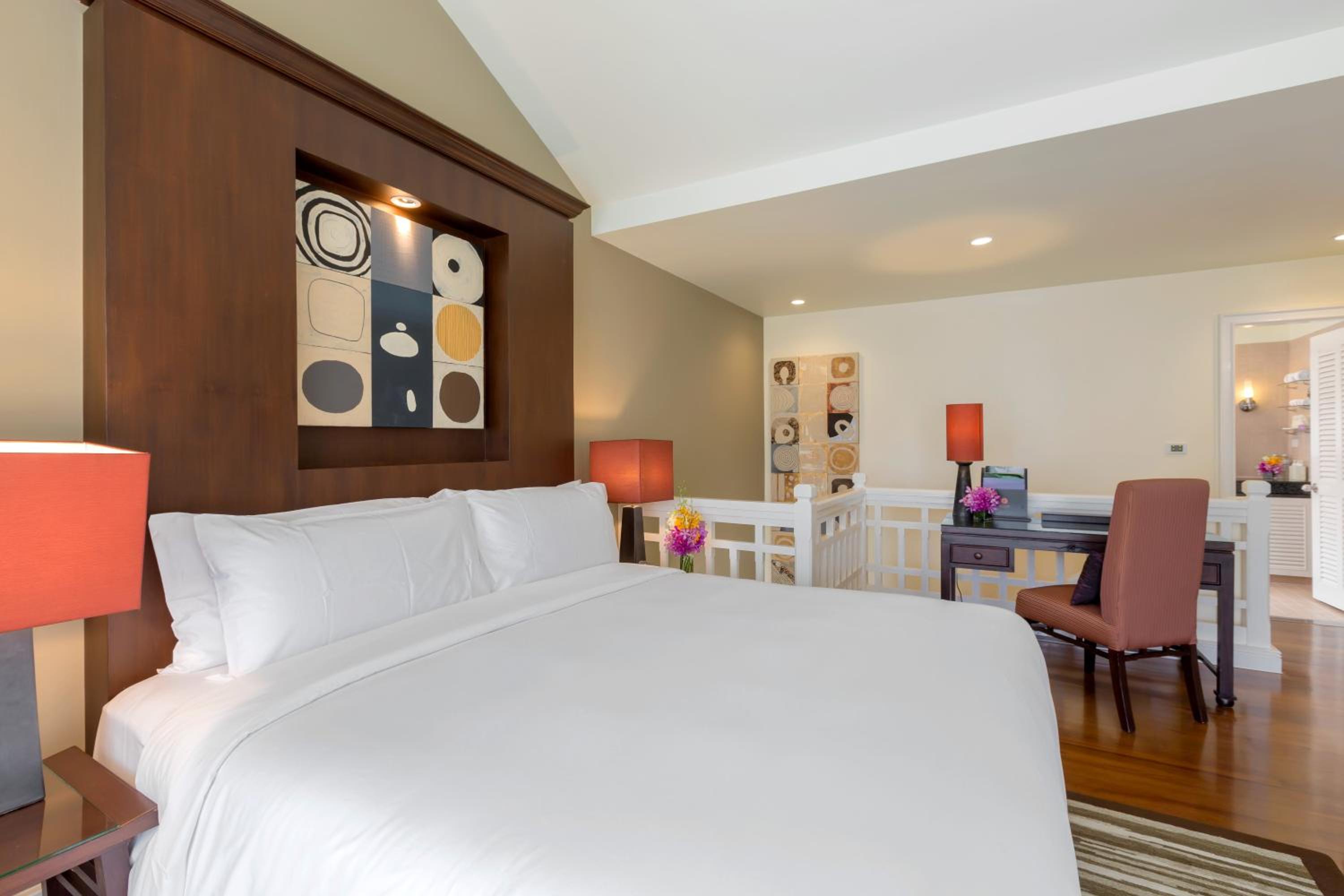 One-bedroom Loft Suite - Photo 12