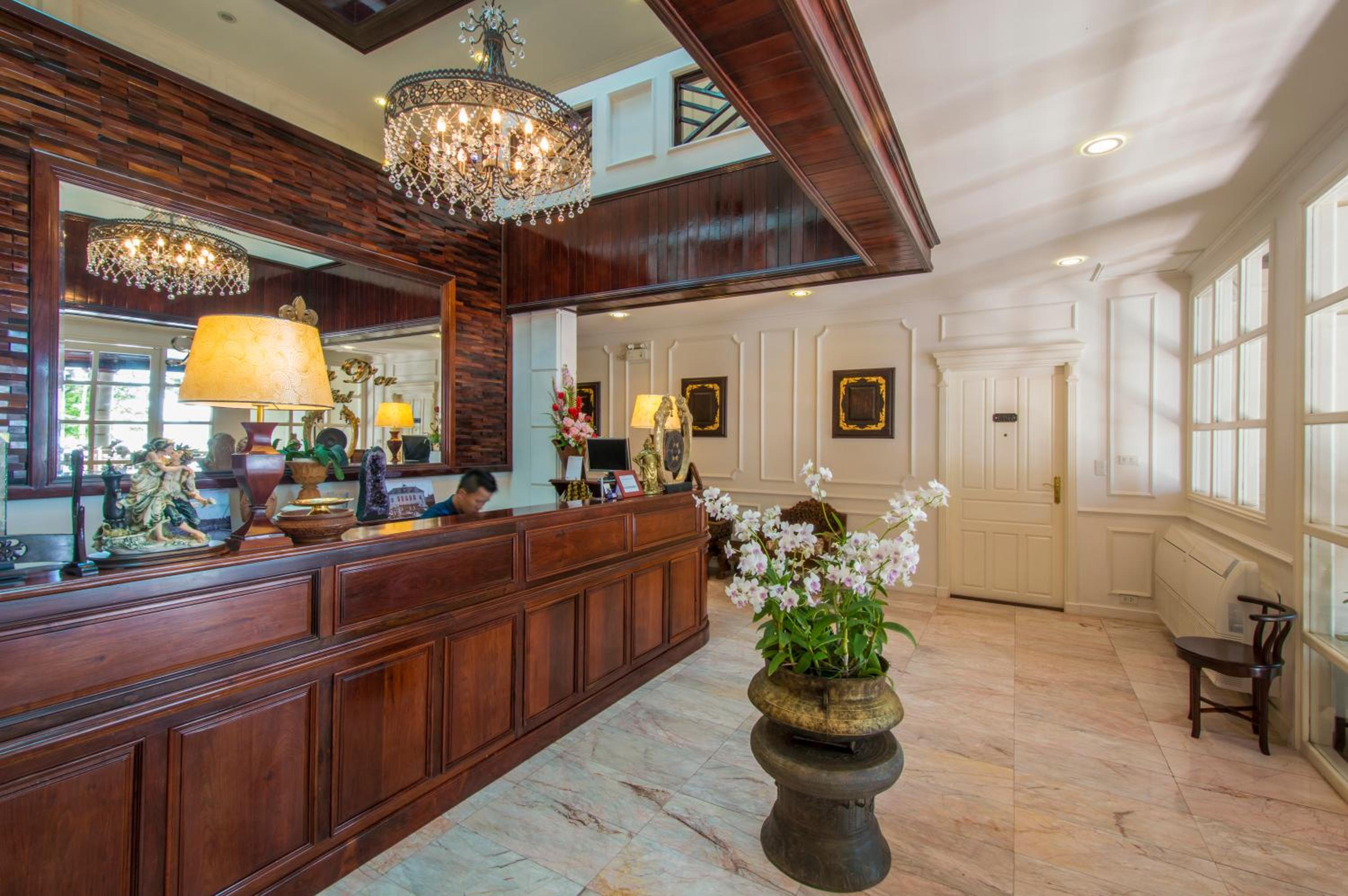 Family Room (3 Adults)