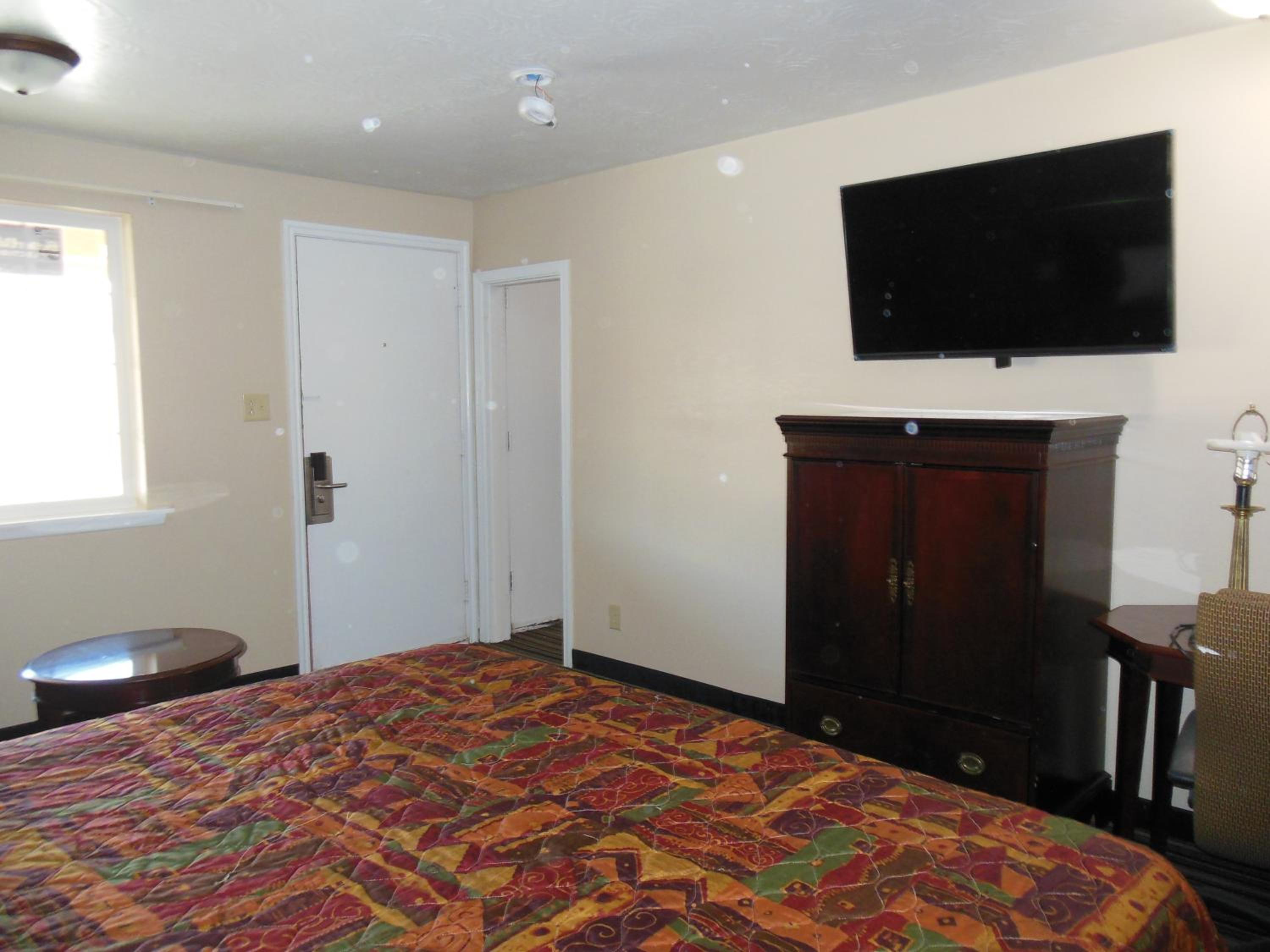 King Room - Non-Smoking photo 1