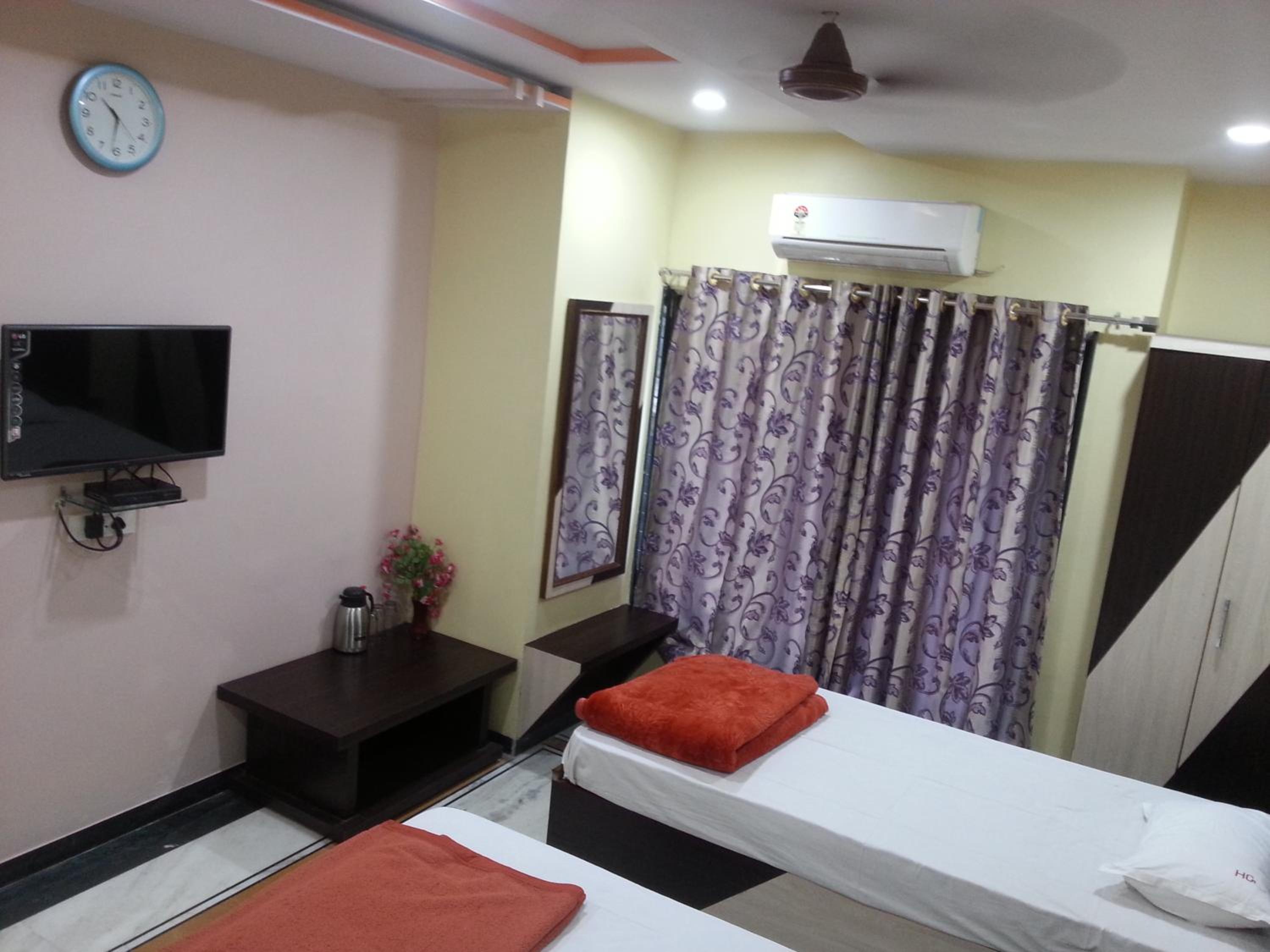 Deluxe Double Room with Fan photo 2