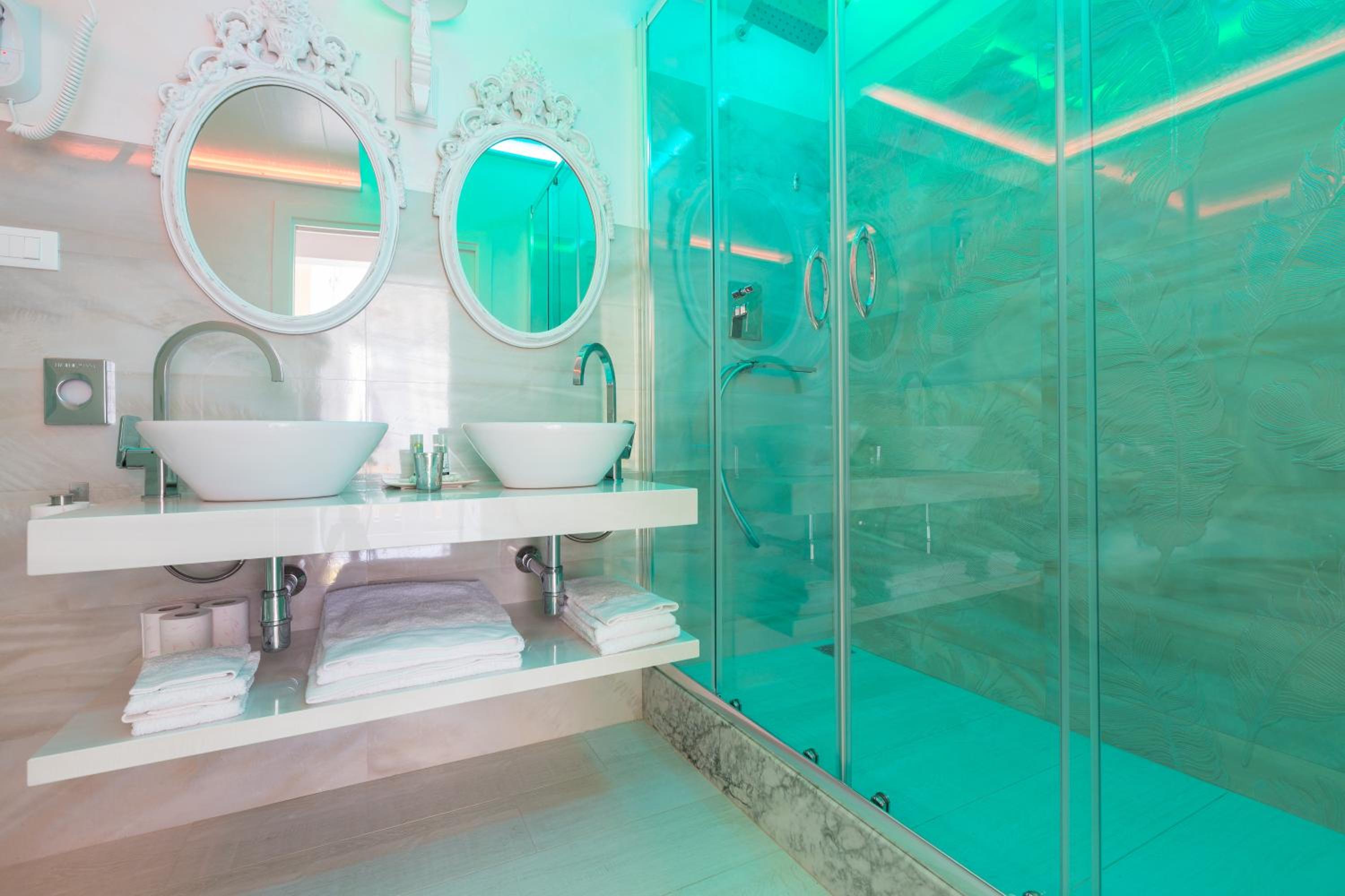 Junior Suite with Balcony - Split Level - Photo 20