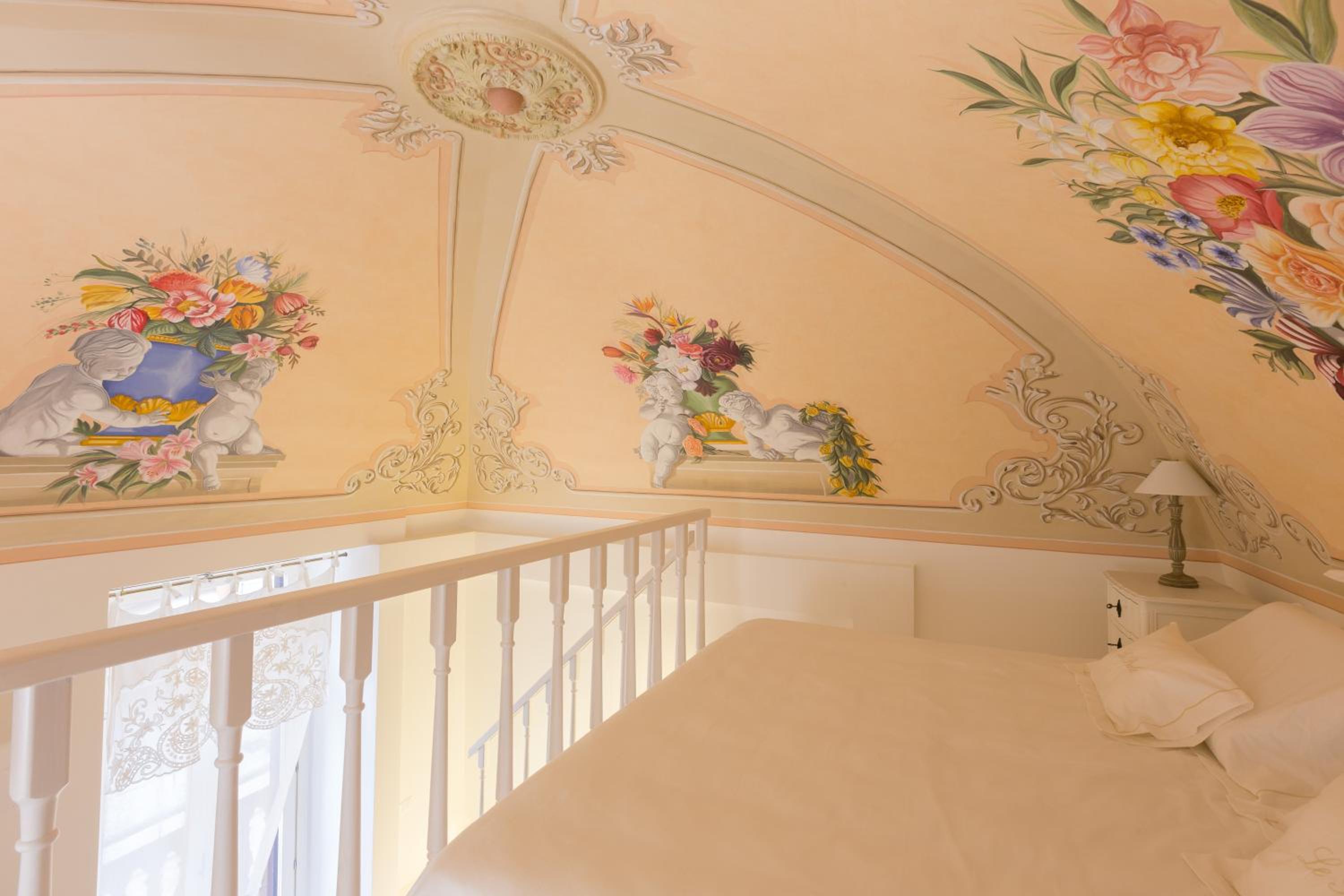 Junior Suite with Balcony - Split Level - Photo 16