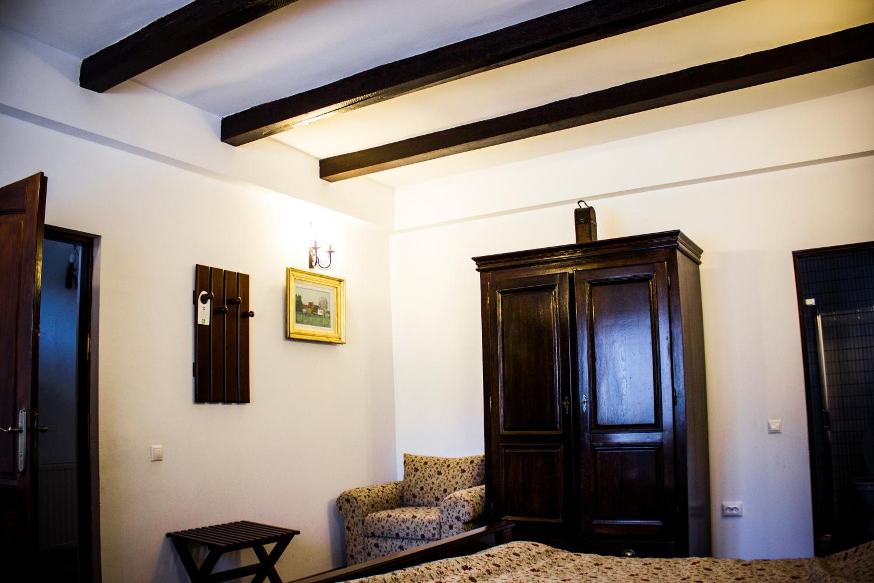 Superior One-Bedroom Suite - Photo 4