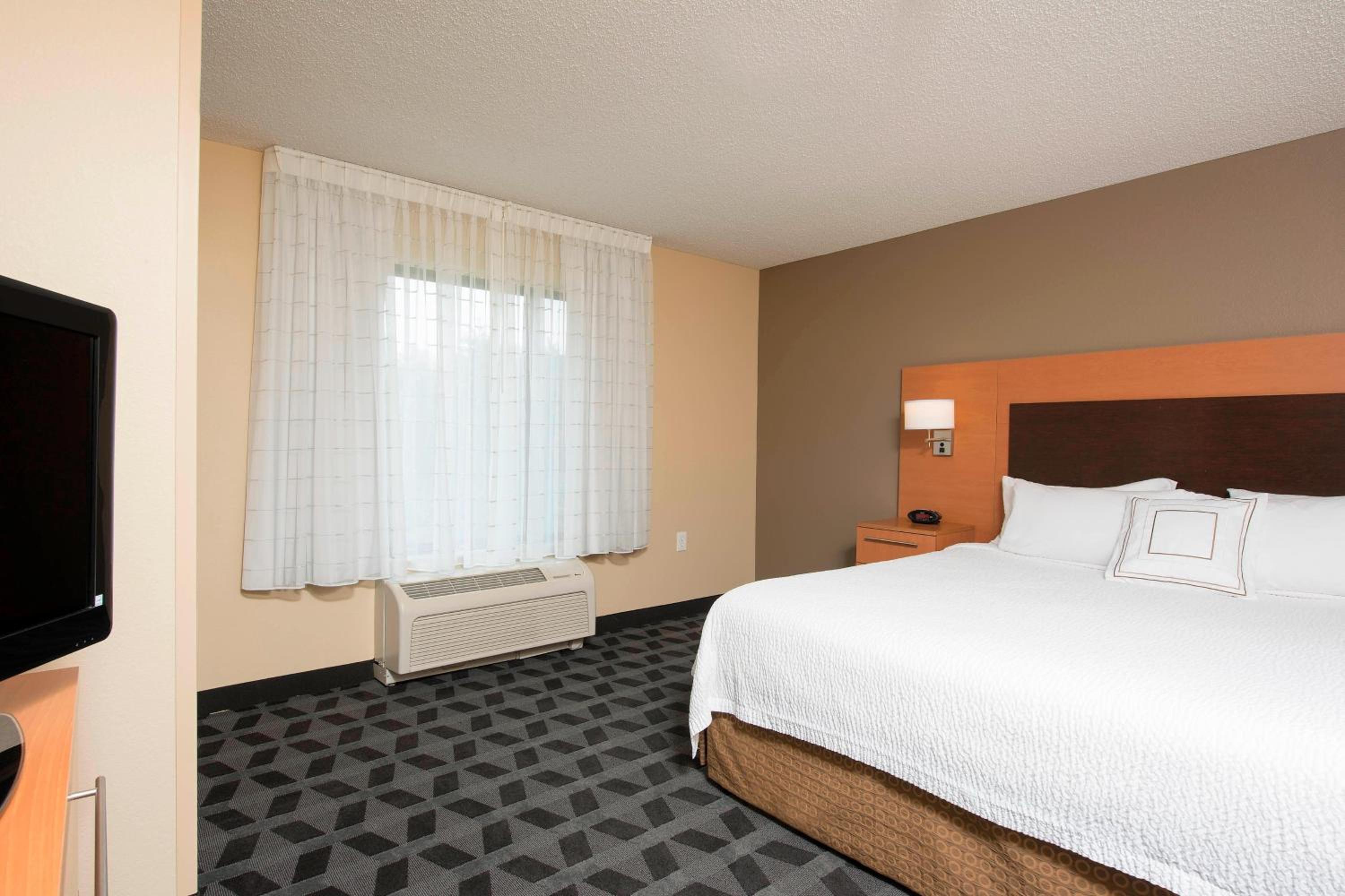 One-Bedroom King Suite with Sofa Bed and Roll-in Shower - Mobility and Hearing Accessible photo 3