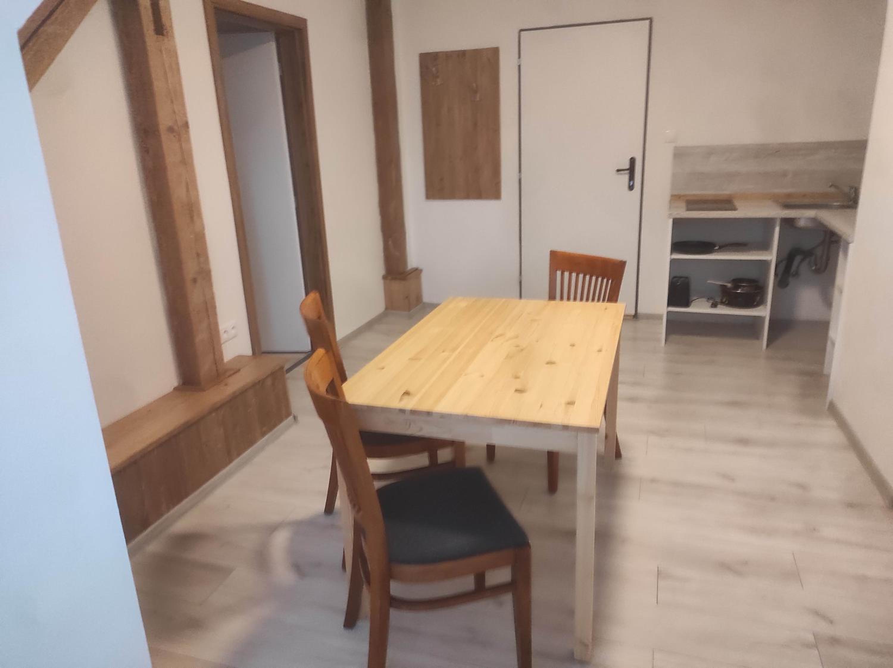 One-Bedroom Apartment with Balcony and Mountain View   photo 1