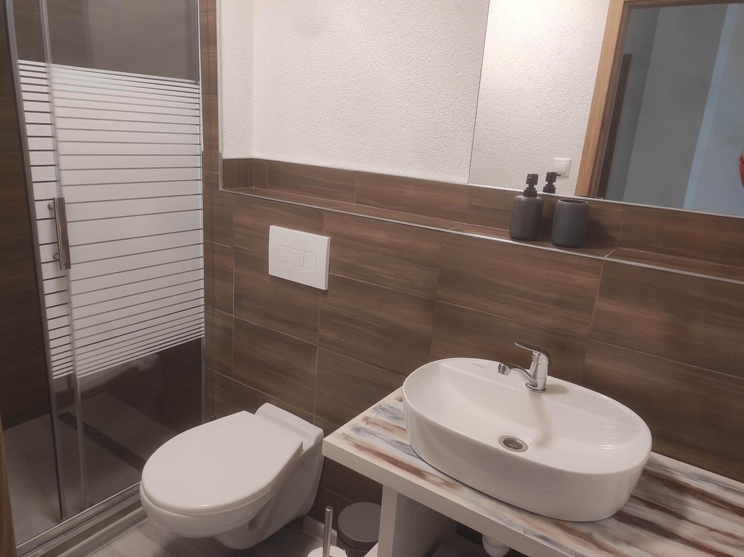 Economy Triple Room with Shared Bathroom photo 3