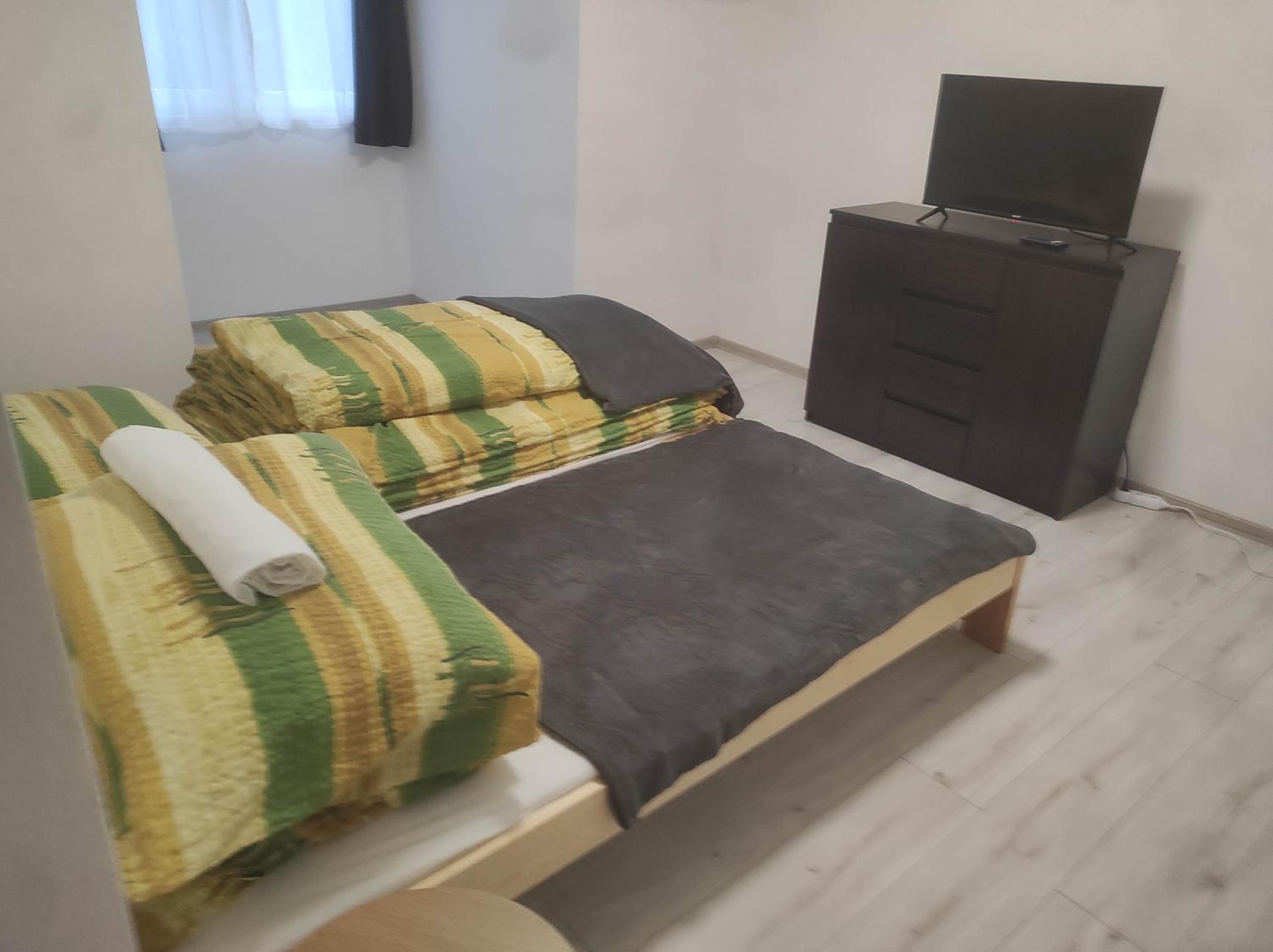 Economy Triple Room with Shared Bathroom photo 2