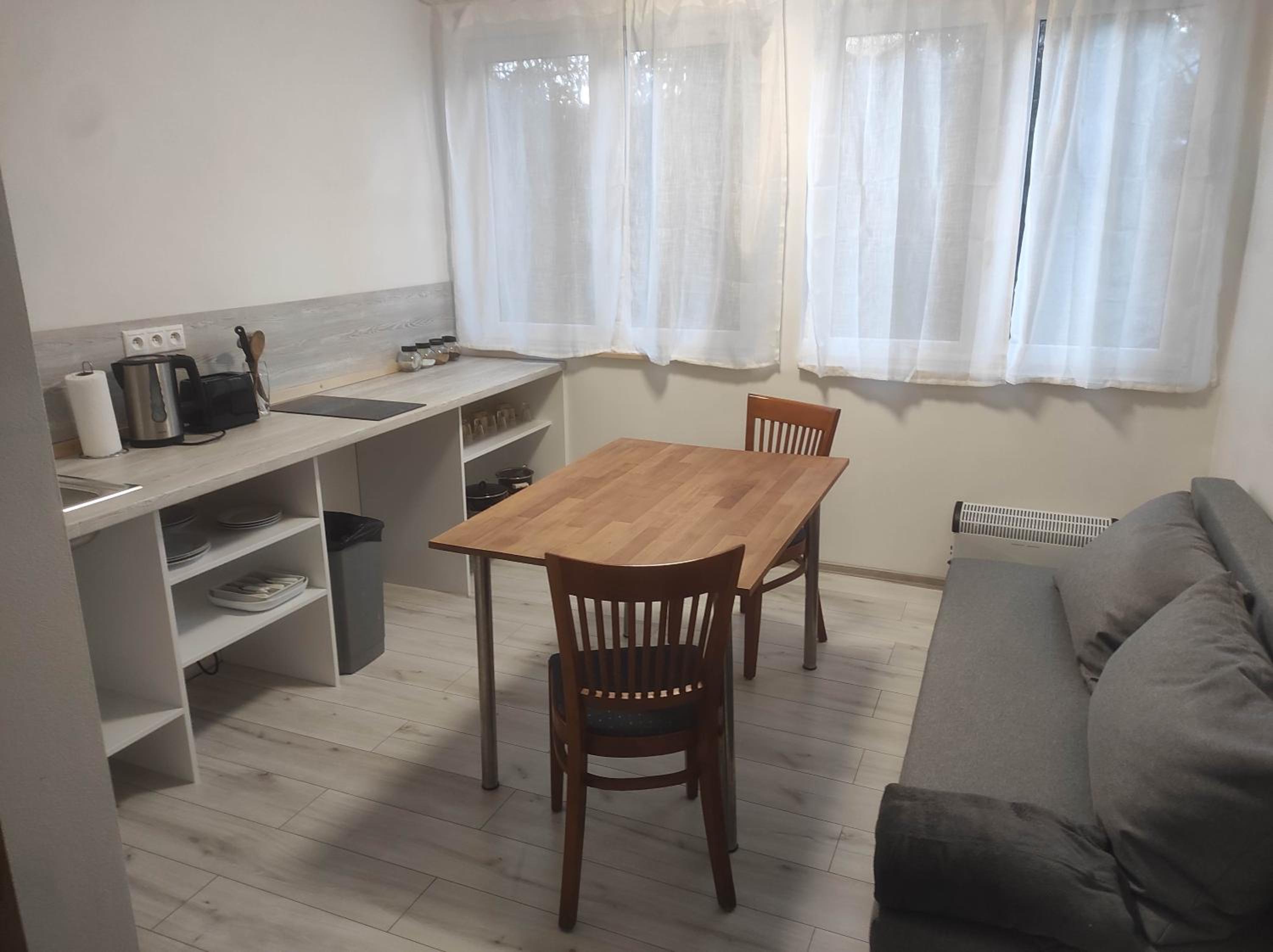 Economy Triple Room with Shared Bathroom photo 1