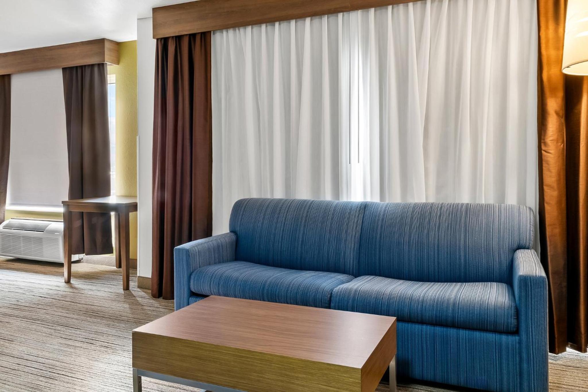 Queen Suite with Two Queen Beds - Photo 1
