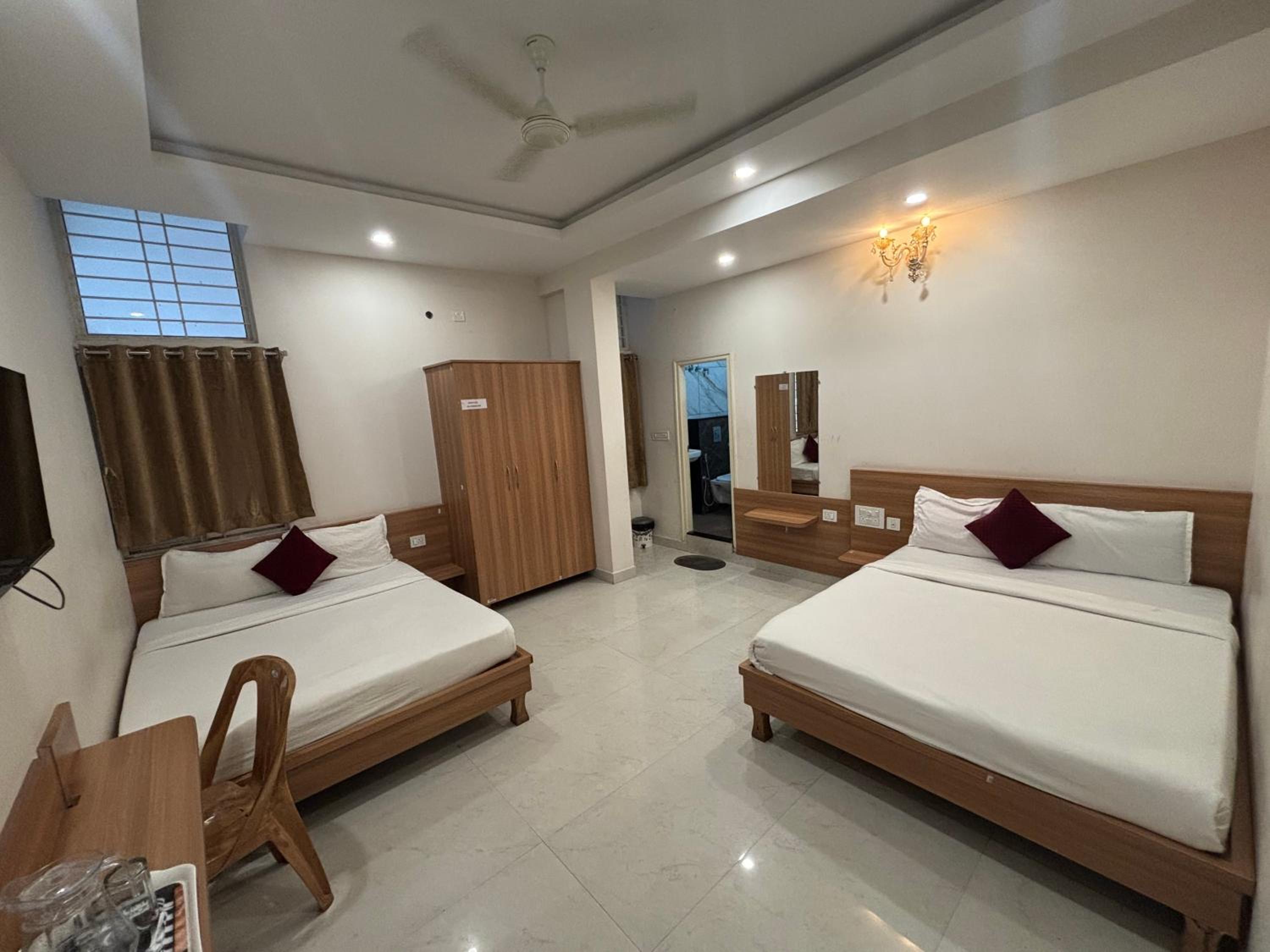 Standard Double Room with Two Double Beds photo 2