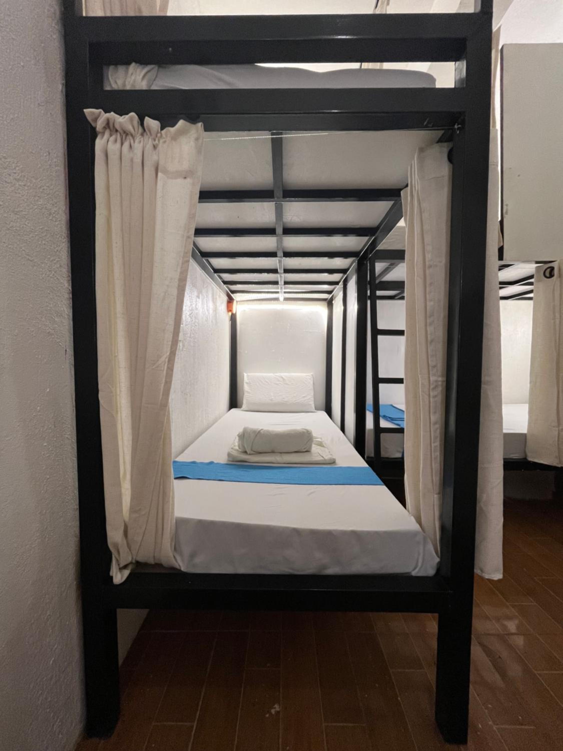 Bed in 8-Bed Mixed Dormitory Room photo 1