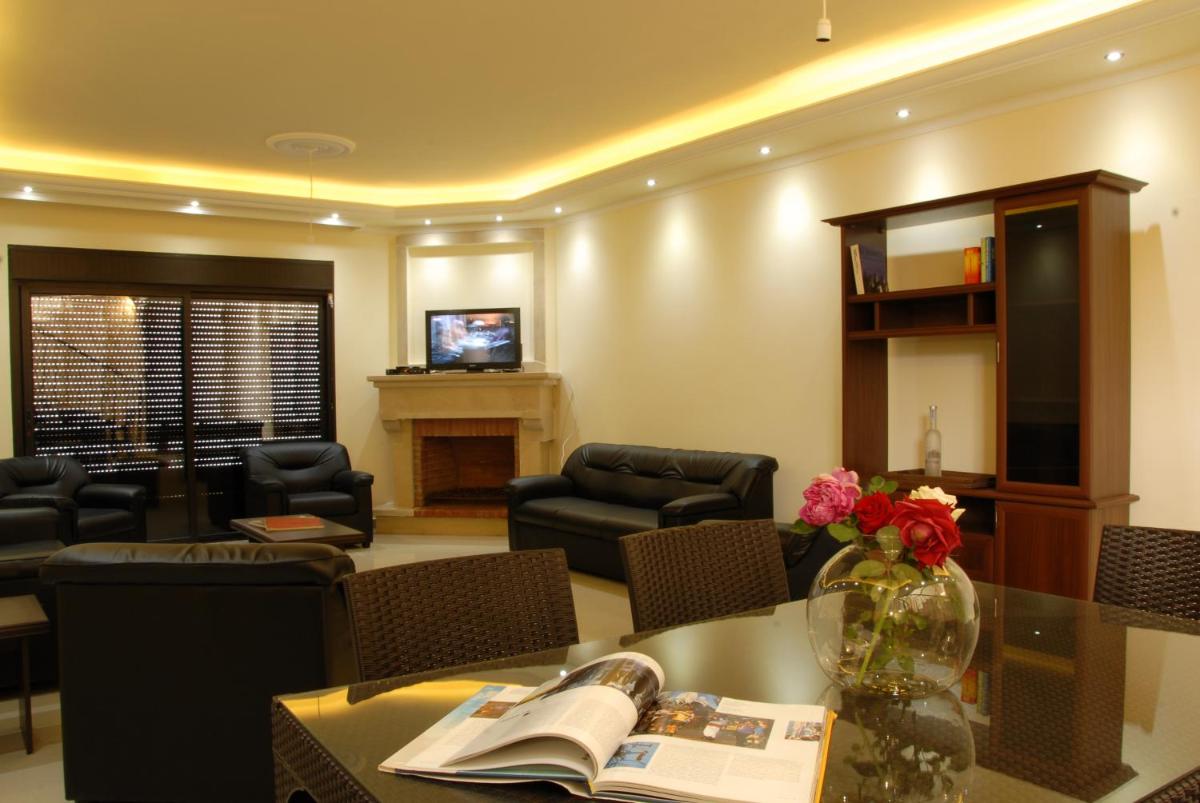 Three-Bedroom Villa photo 3