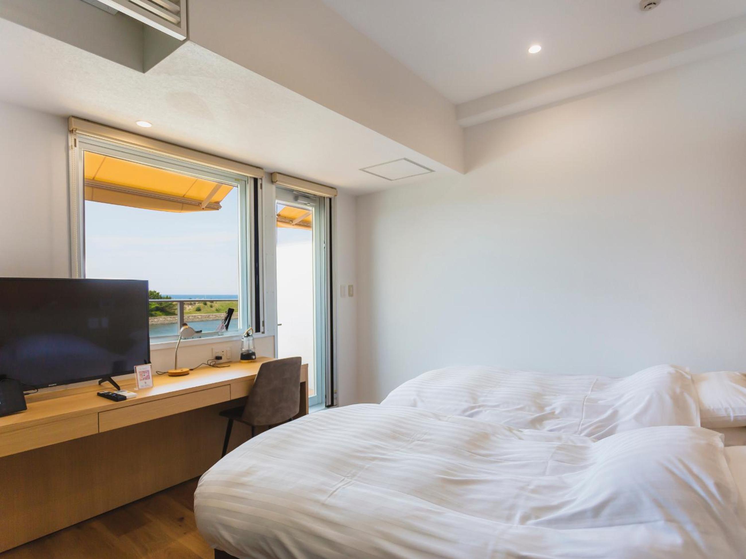 Standard Twin Room with Sea View