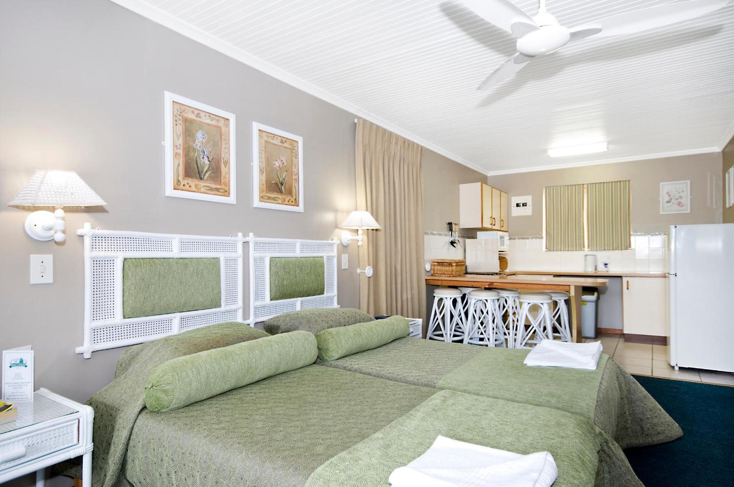 Chalet with Kitchen (2 Adults) photo 3