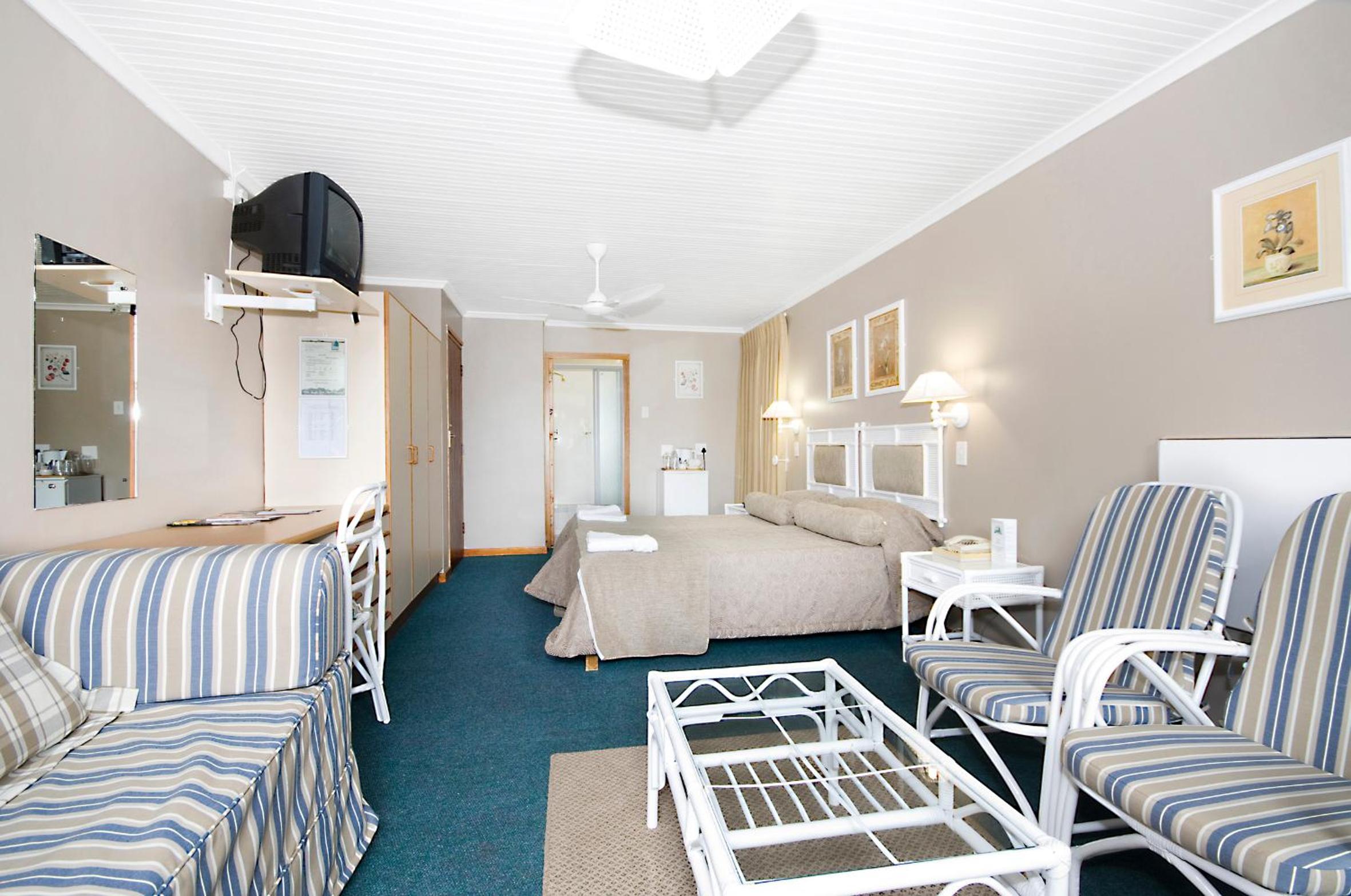 Chalet with No Kitchen ( 2 Adults) photo 2