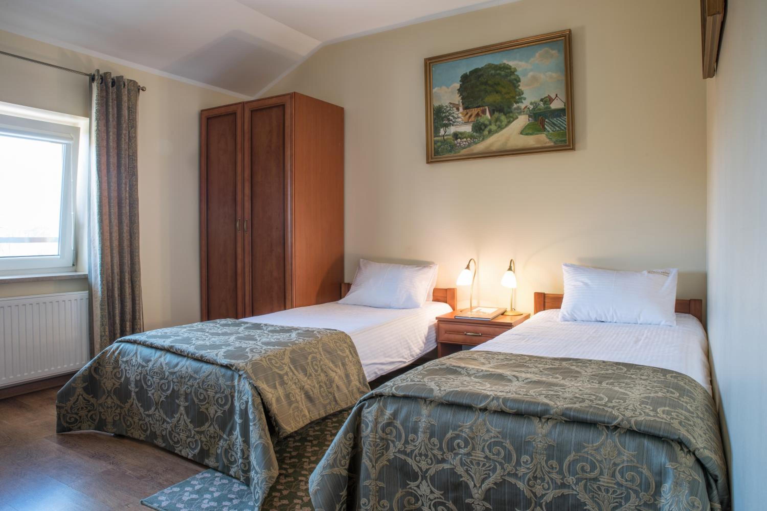 Twin Room - Photo 1