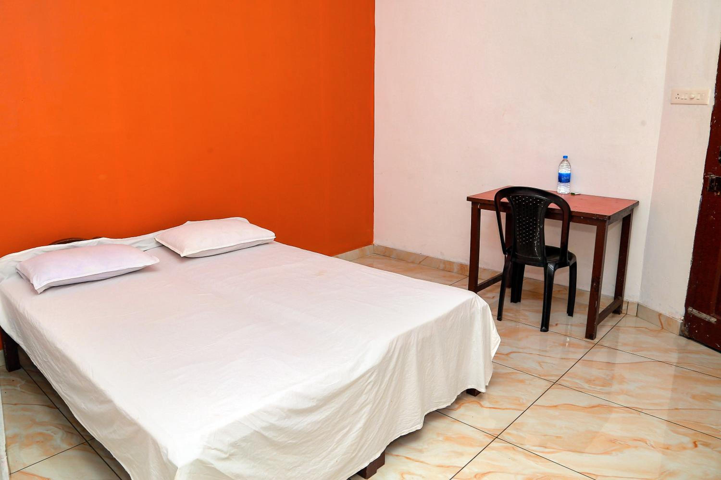 Budget Double Room photo 2