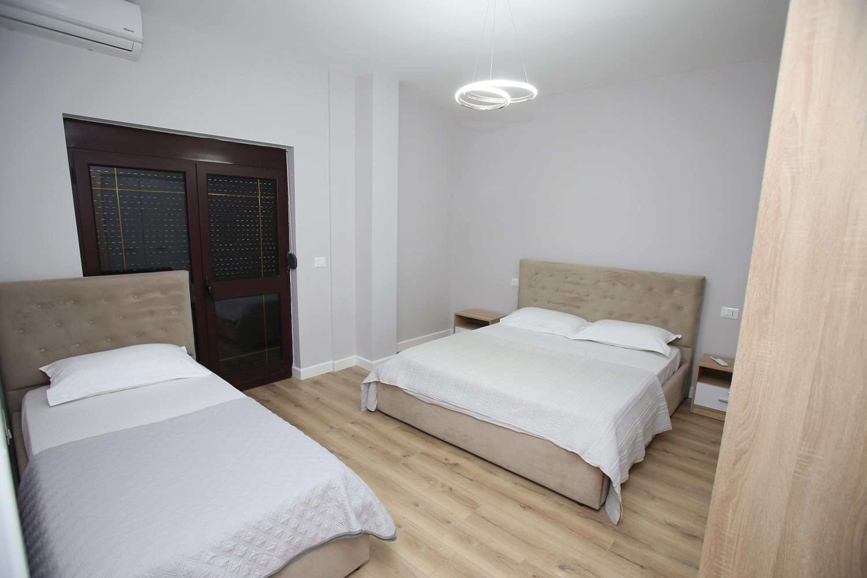 Apartment with Balcony photo 3