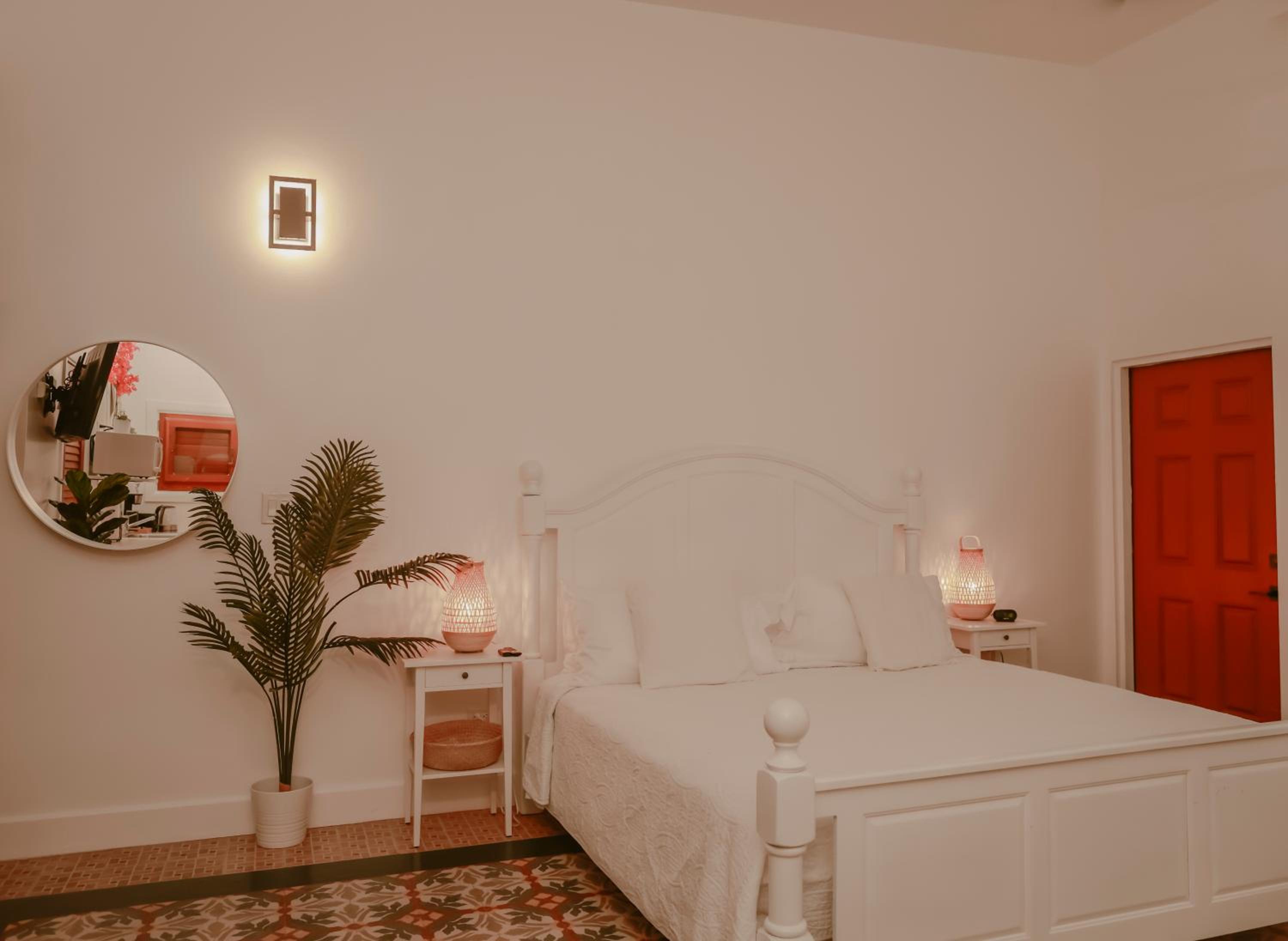 Studio Apartment with Balcony photo 2
