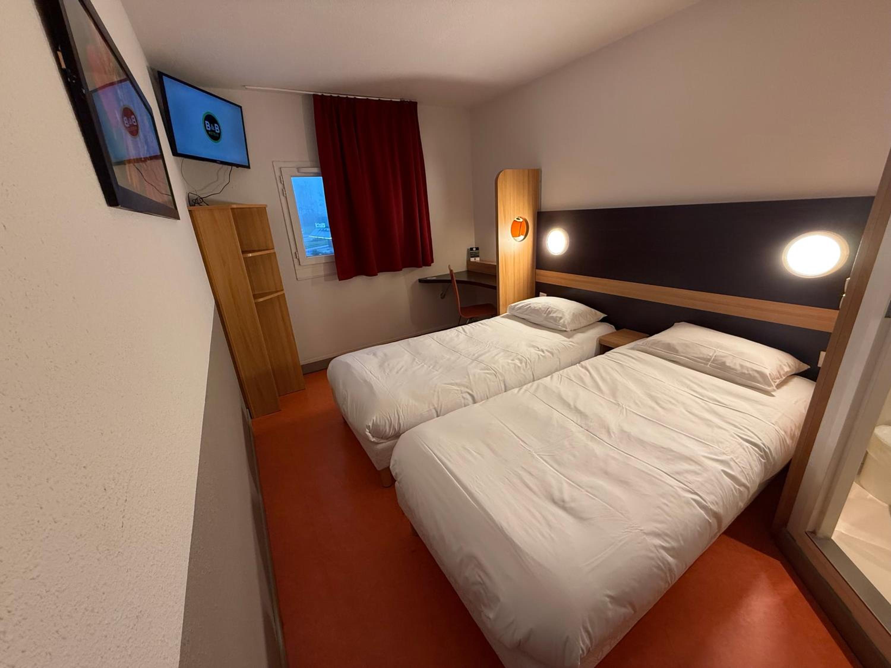 Twin Room - Photo 1